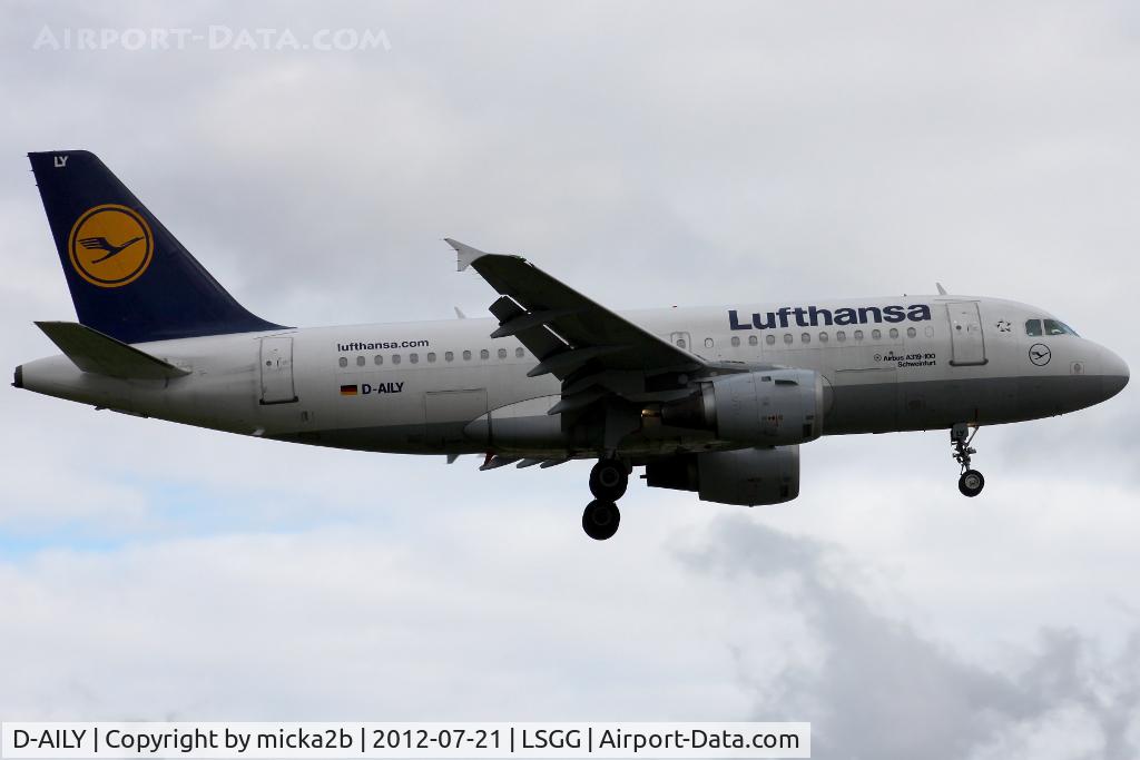 D-AILY, 1998 Airbus A319-114 C/N 875, Landing