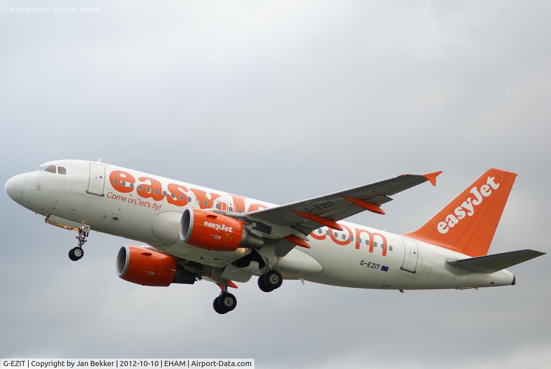 G-EZIT, 2005 Airbus A319-111 C/N 2538, Juste after take off