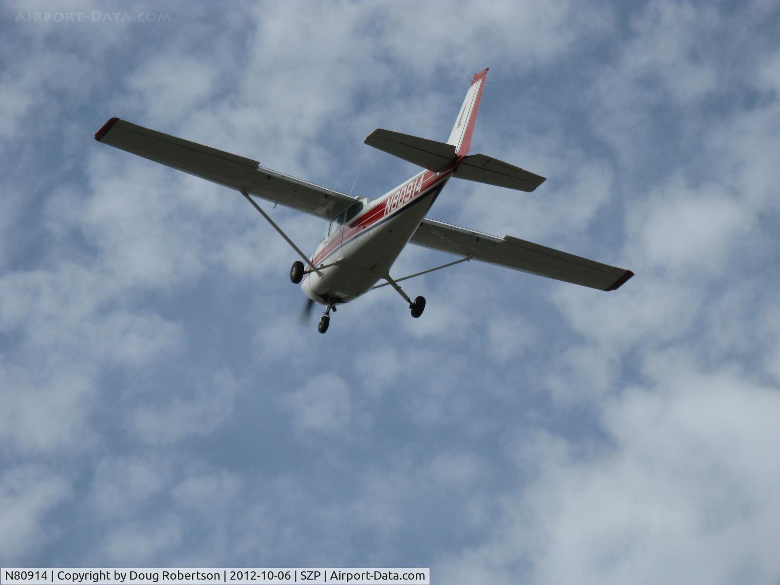 N80914, 1976 Cessna 172M C/N 17266799, 1976 Cessna 172M. Lycoming O-320-E2D 150 Hp, takeoff climb Rwy 22