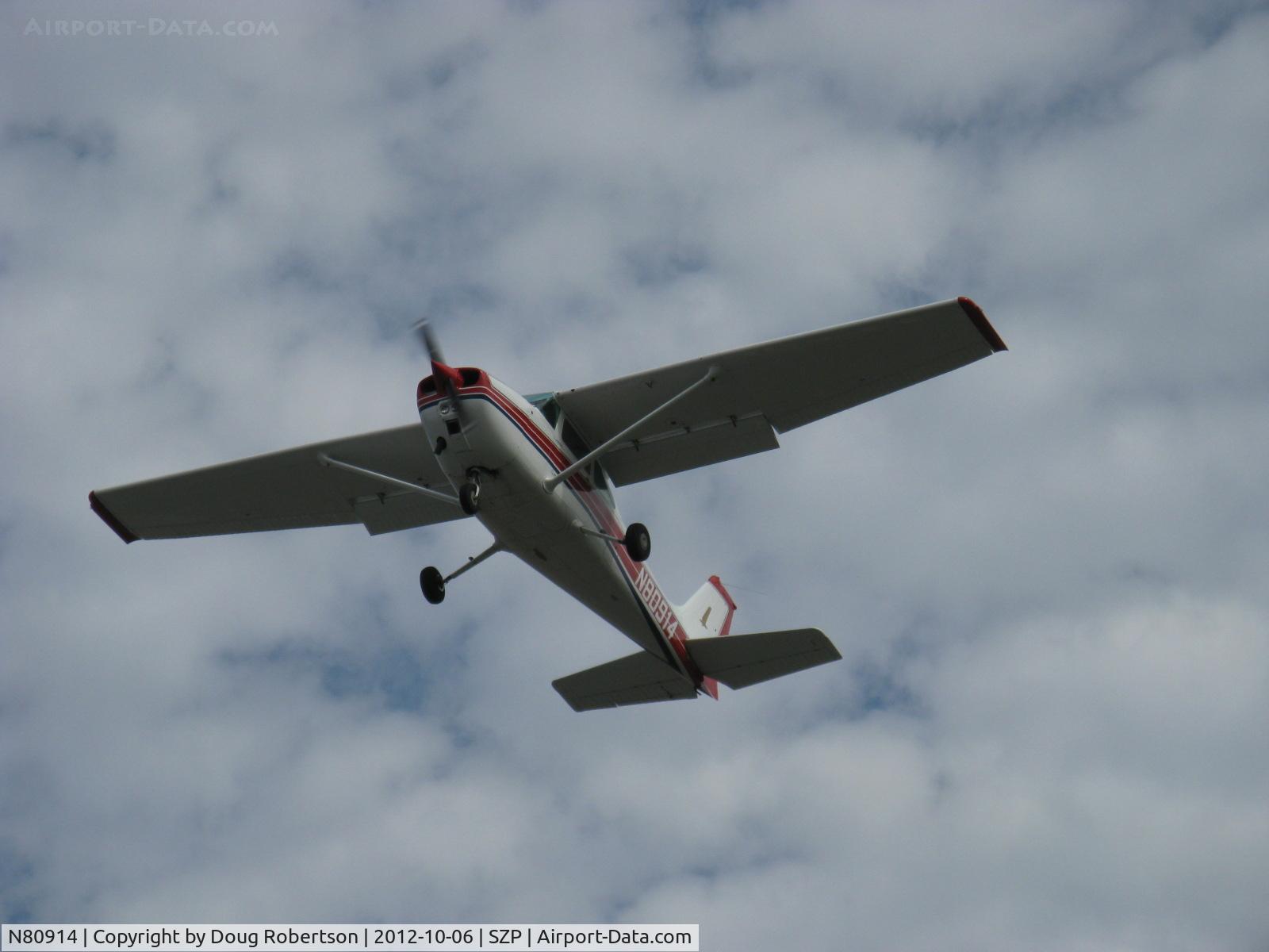 N80914, 1976 Cessna 172M C/N 17266799, 1976 Cessna 172M, Lycoming O-320-E2D 150 Hp, takeoff climb Rwy 22