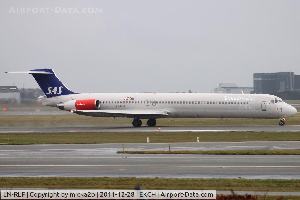 LN-RLF, 1985 McDonnell Douglas MD-82 (DC-9-82) C/N 49383, Take off