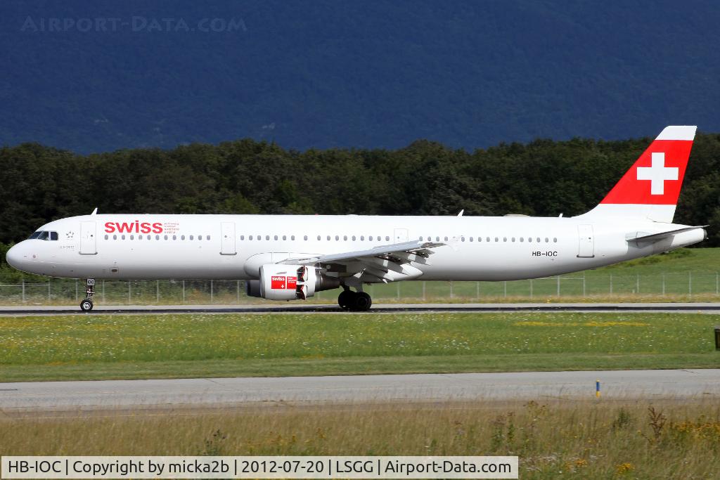 HB-IOC, 1995 Airbus A321-111 C/N 520, Landing. Scrapped in July 2023.
