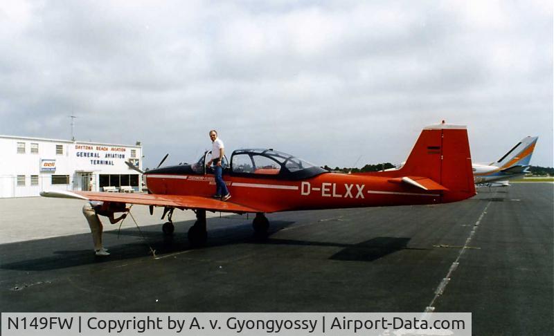 N149FW, 1987 Piaggio P-149D C/N 288, #  288 still being called D-ELXX just over from Germany on a stop over to Lakeland in Daytona. Civilian paint showed marking of the Feuerwehr Niedersachsen.
