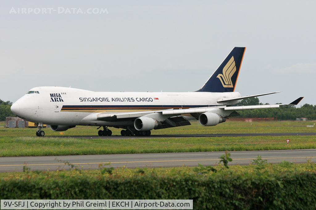 9V-SFJ, 2001 Boeing 747-412F/SCD C/N 26559, Taken at EKCH.