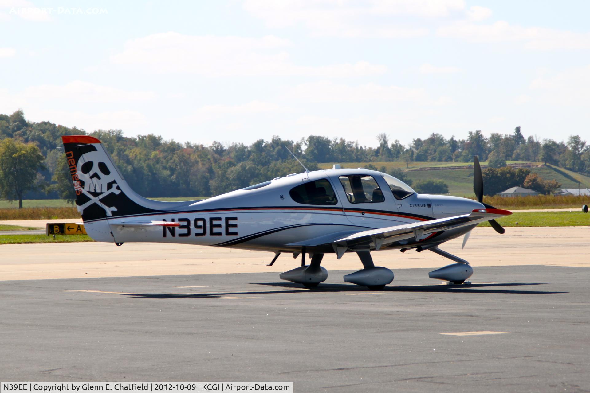 N39EE, Cirrus SR22 C/N 3775, Interesting tail graphic
