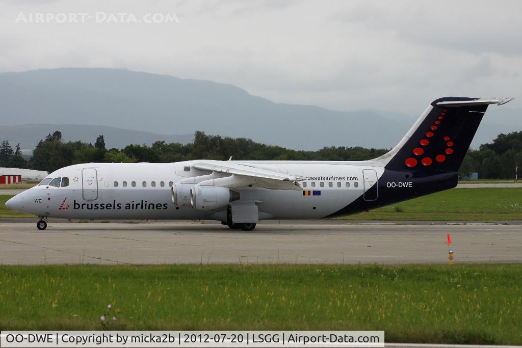 OO-DWE, 1998 British Aerospace Avro 146-RJ100 C/N E3327, Taxiing