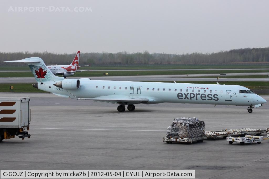 C-GOJZ, 2005 Canadair CRJ-705ER (CL-600-2D15) Regional Jet C/N 15053, Taxiing