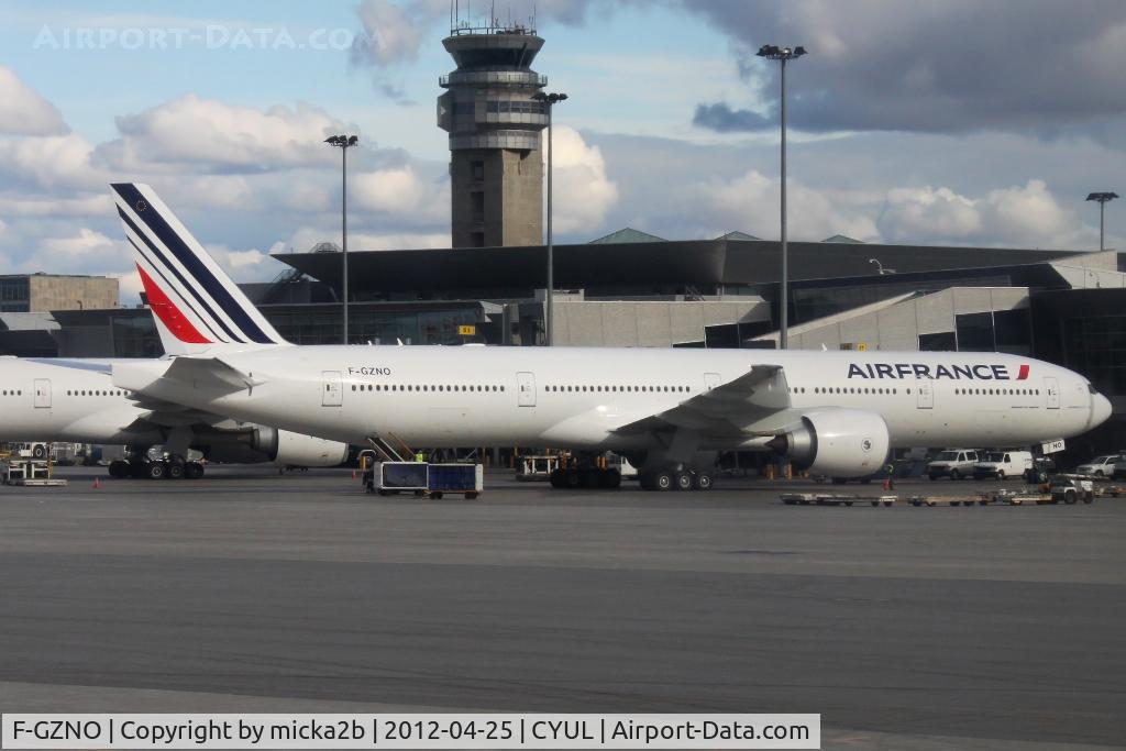 F-GZNO, 2012 Boeing 777-328/ER C/N 38665, Parked