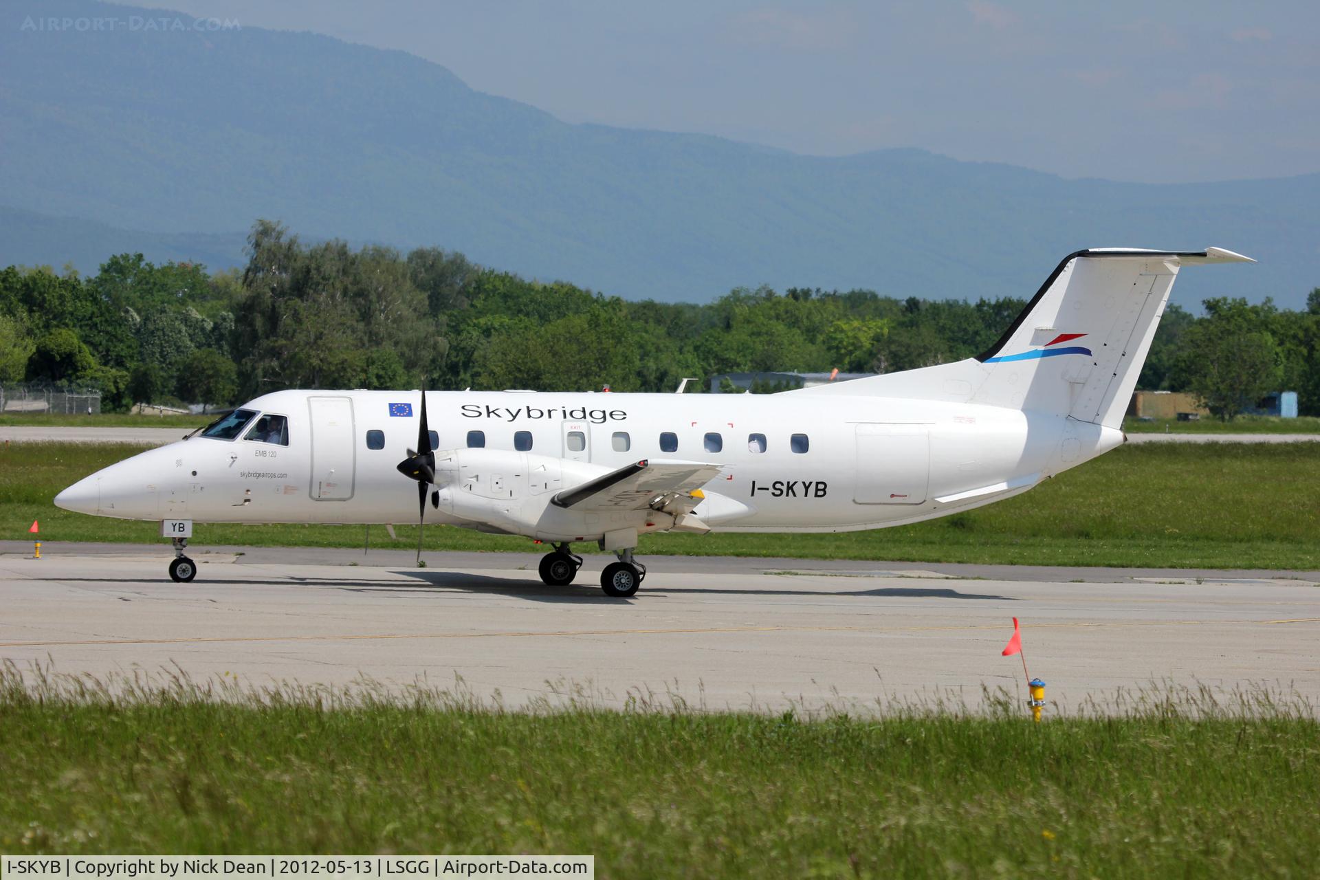 I-SKYB, 1988 Embraer EMB-120RT Brasilia C/N 120087, LSGG/GVA EBACE 2012