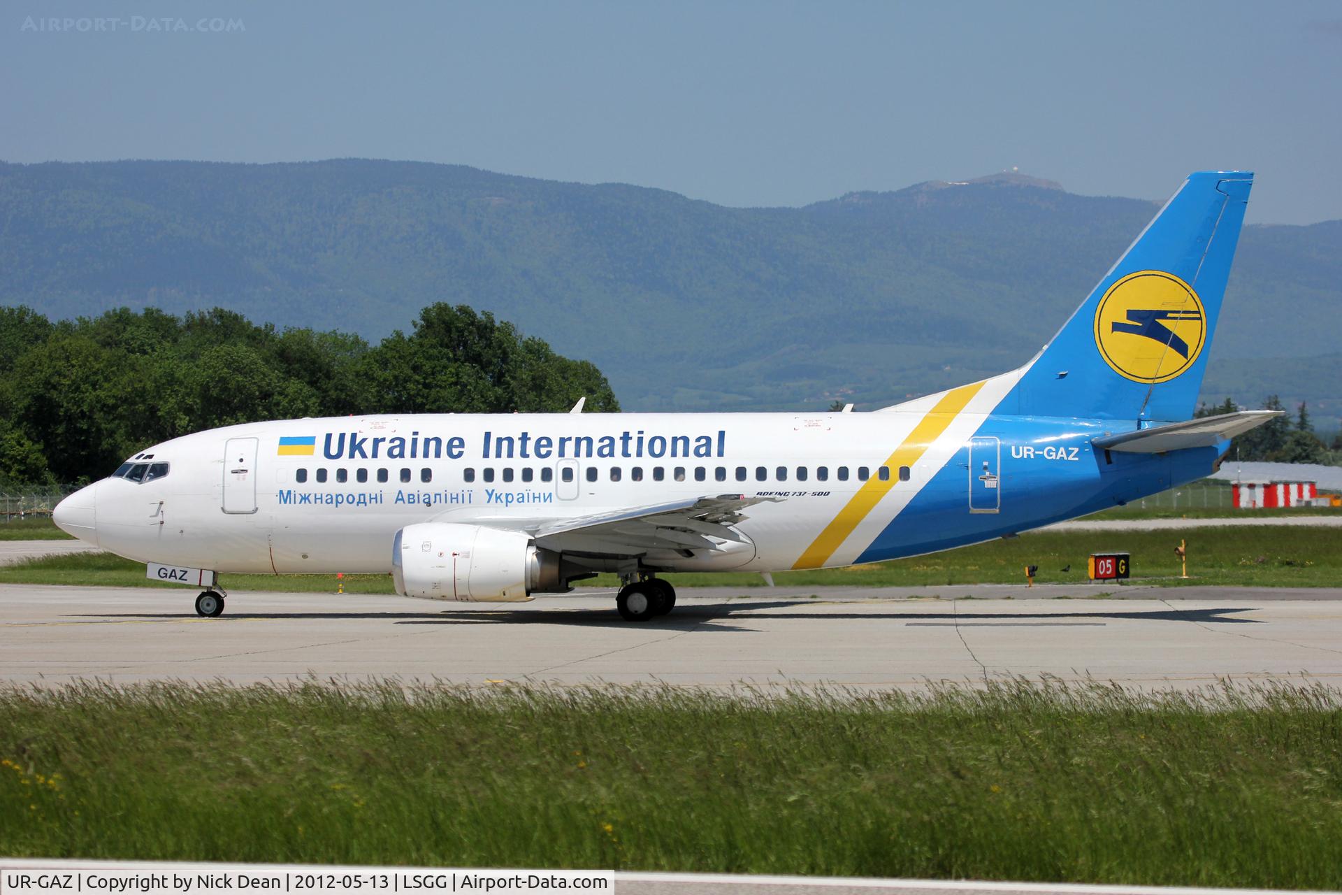 UR-GAZ, 1992 Boeing 737-55D C/N 27418, LSGG/GVA EBACE 2012