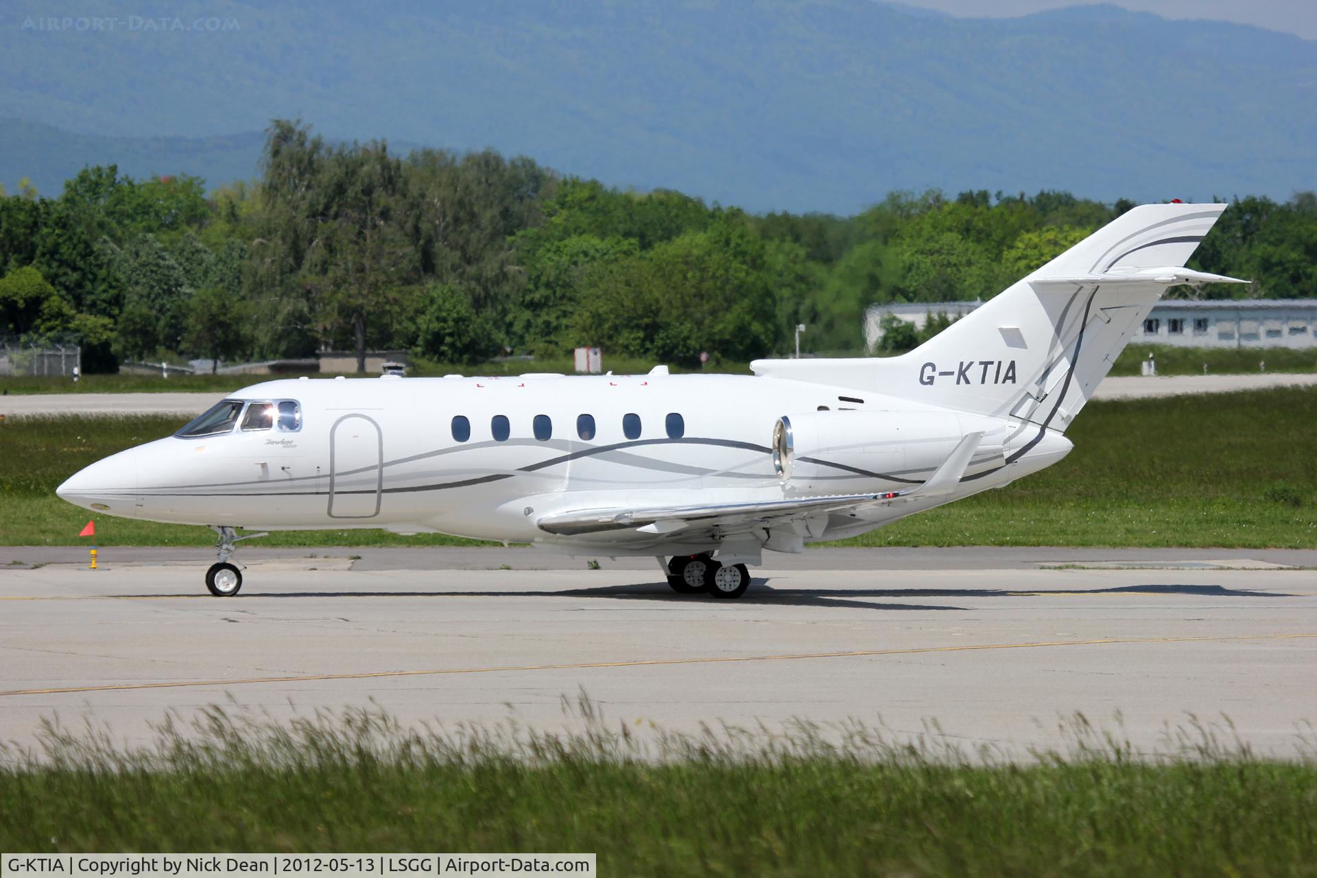 G-KTIA, 2009 Hawker Beechcraft 900XP C/N HA-0140, LSGG/GVA EBACE 2012