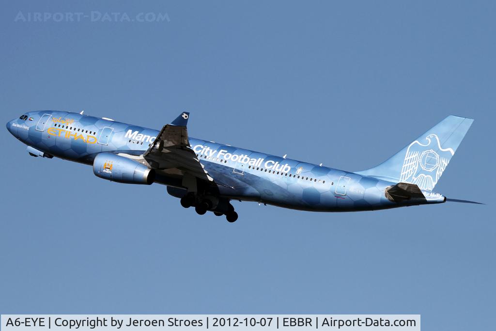 A6-EYE, 2005 Airbus A330-243 C/N 688, beautiful
