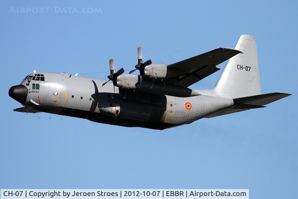 CH-07, 1971 Lockheed C-130H Hercules C/N 382-4476, rwy 25R Departure