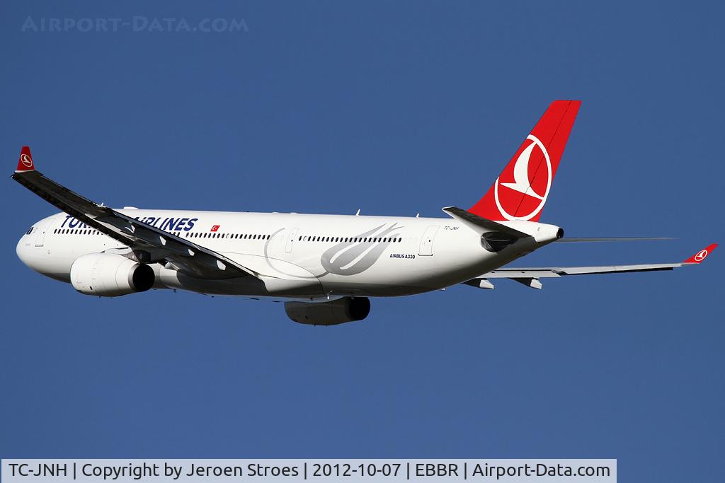 TC-JNH, 2010 Airbus A330-343X C/N 1150, rwy 25R
