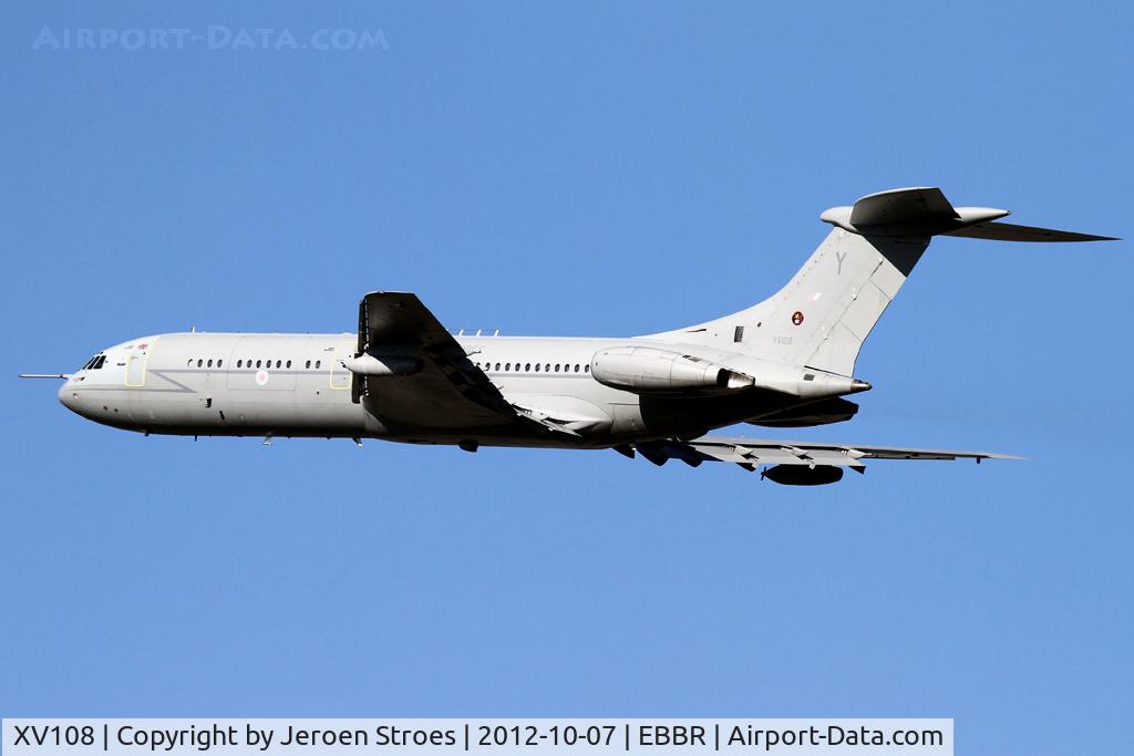 XV108, 1968 Vickers VC10 C.1K C/N 838, rwy 25R