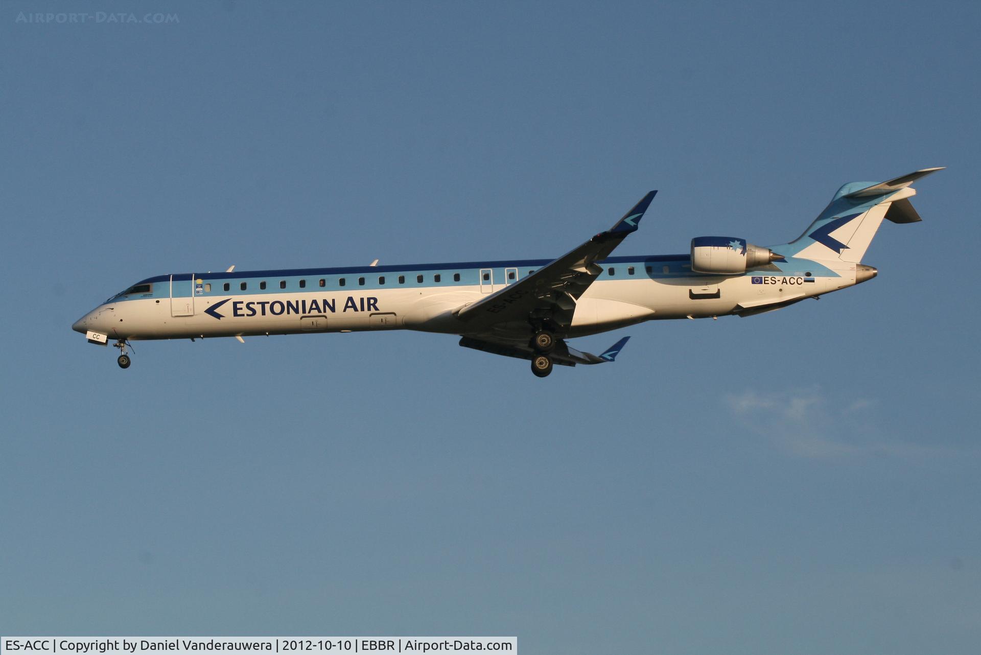 ES-ACC, 2011 Bombardier CRJ-900LR (CL-600-2D24) C/N 15262, Arrival of flight OV175 to RWY 25L