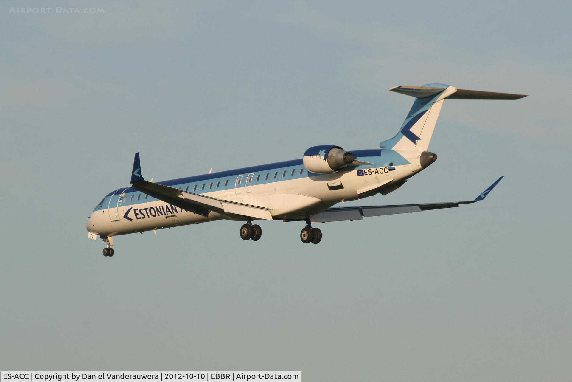 ES-ACC, 2011 Bombardier CRJ-900LR (CL-600-2D24) C/N 15262, Flight OV175 is descending to RWY 25L