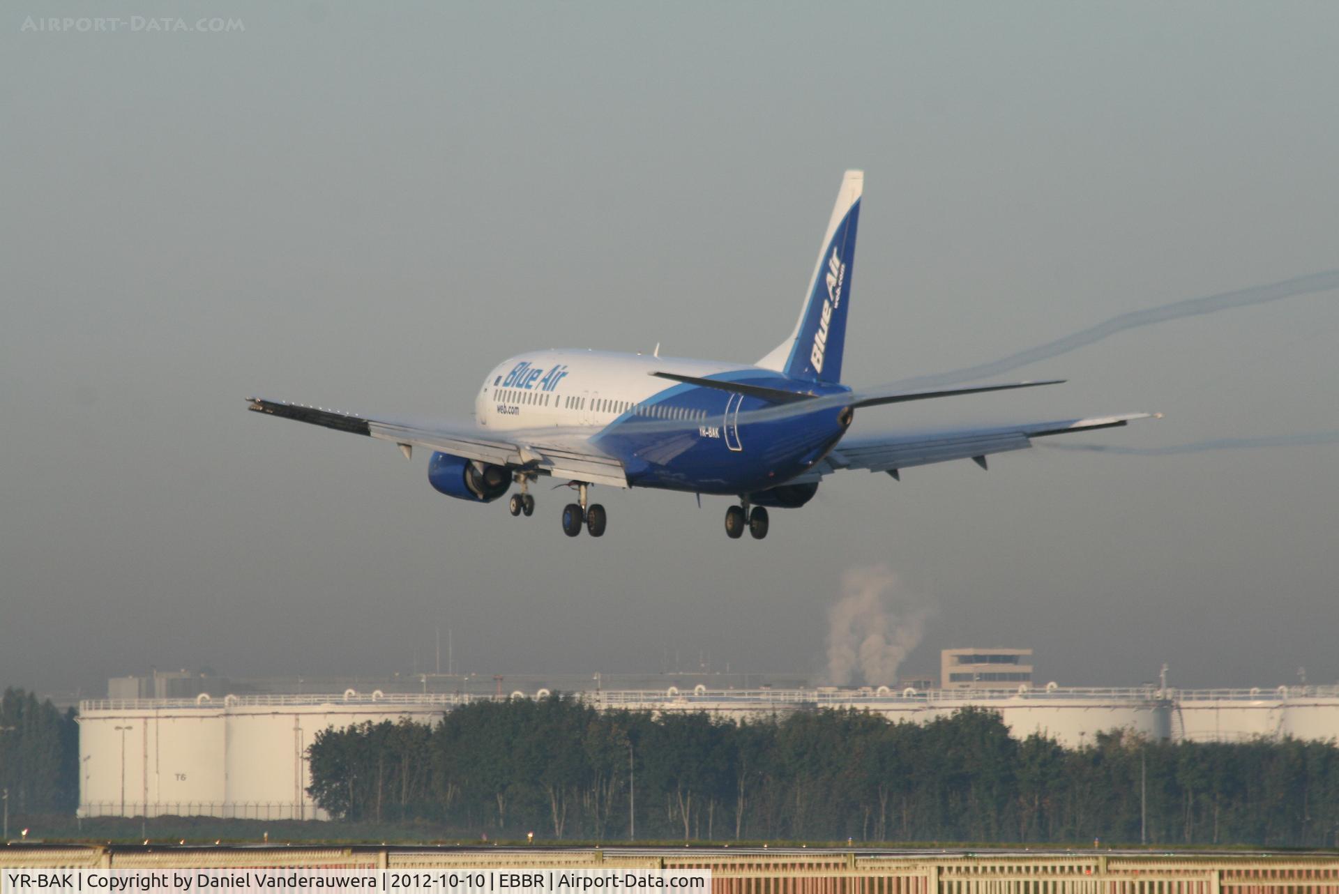 YR-BAK, 1992 Boeing 737-430 C/N 27005, Flight OB123 is descending to RWY 25L
