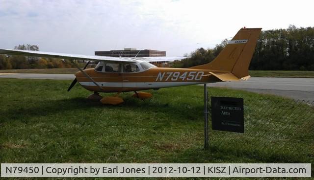 N79450, 1969 Cessna 172K Skyhawk C/N 17258099, Now derelict, sitting off the end of the runway at Cincinnati Blue Ash airport, which is permanently closed.
