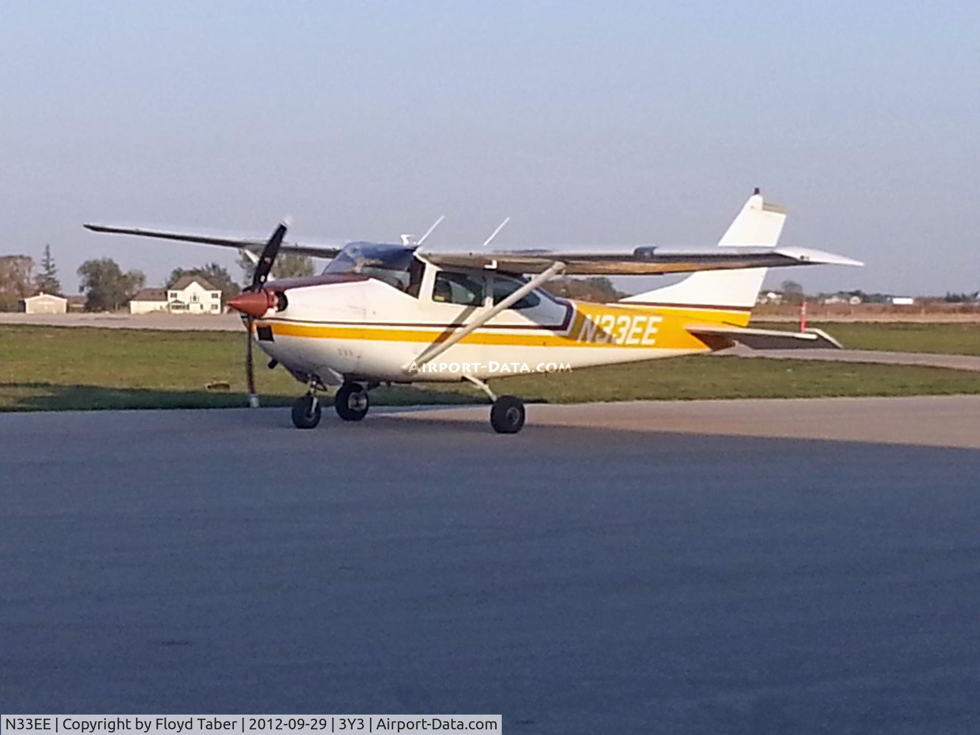 N33EE, 1969 Cessna 182M Skylane C/N 18259998, Jump plane at Winterset Skydiving club