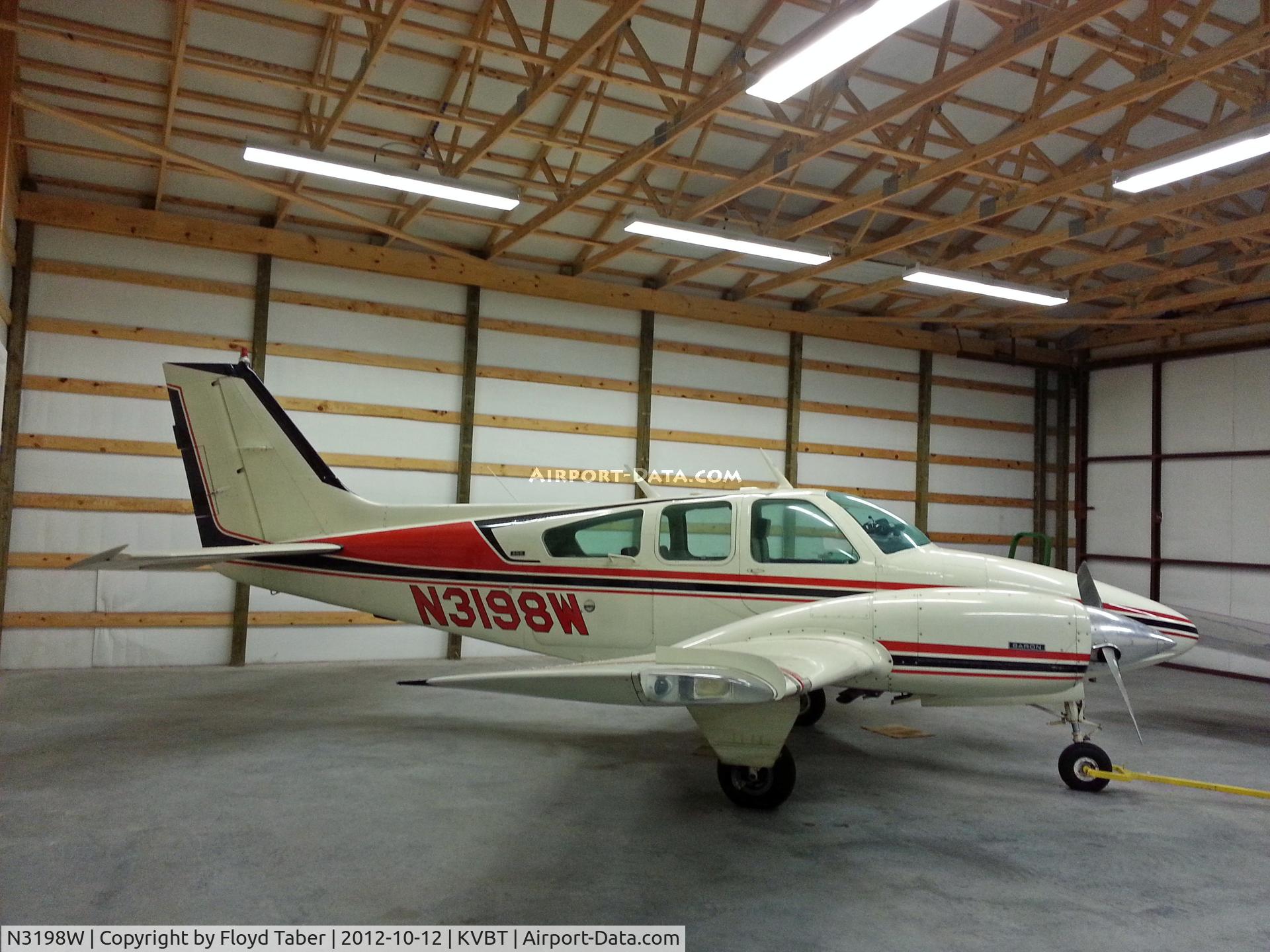 N3198W, 1974 Beech 95-B55 (T42A) Baron C/N TC-1647, Nice twin