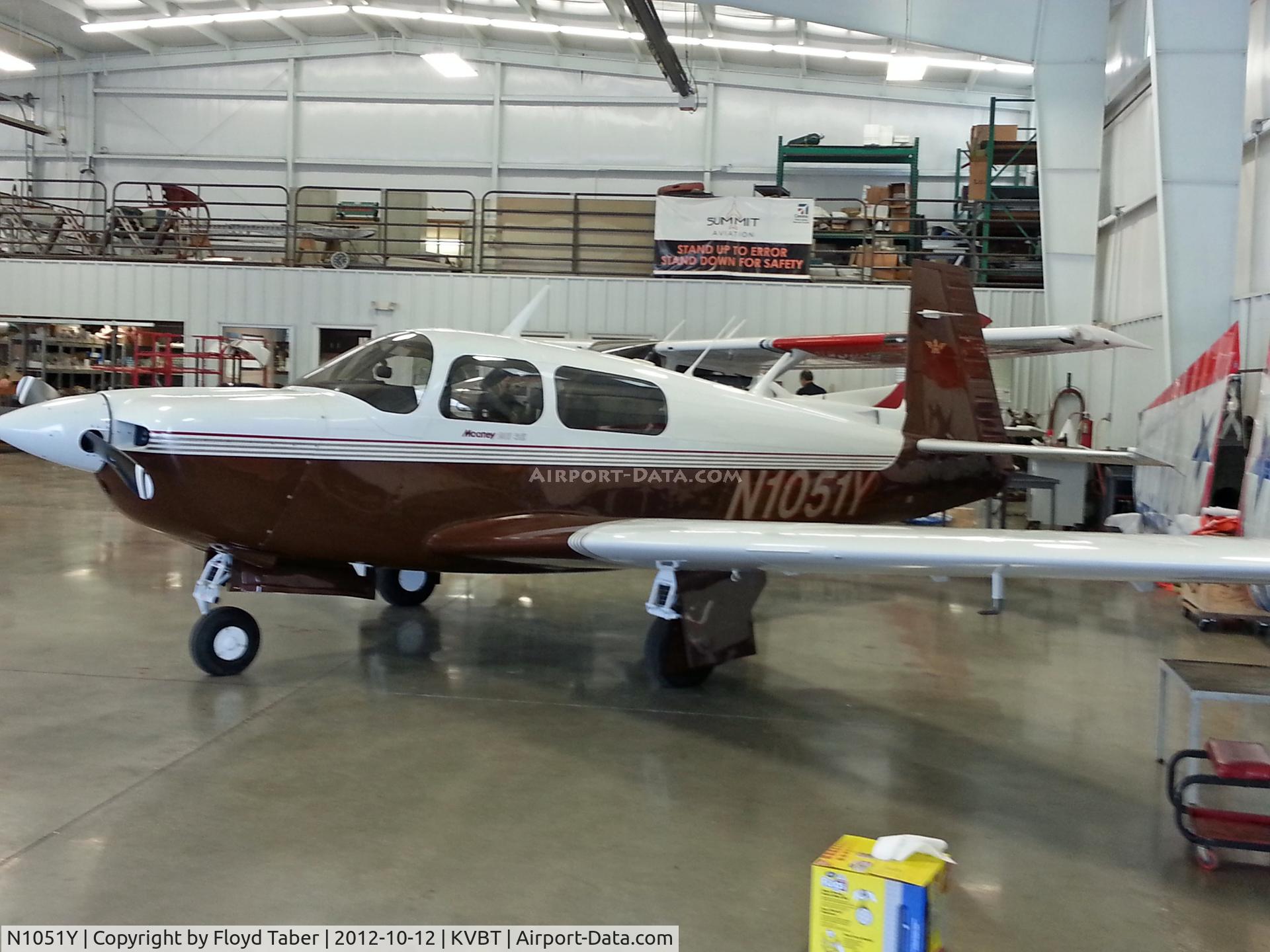 N1051Y, 1989 Mooney M20J 201 C/N 24-3116, In for Maintenance