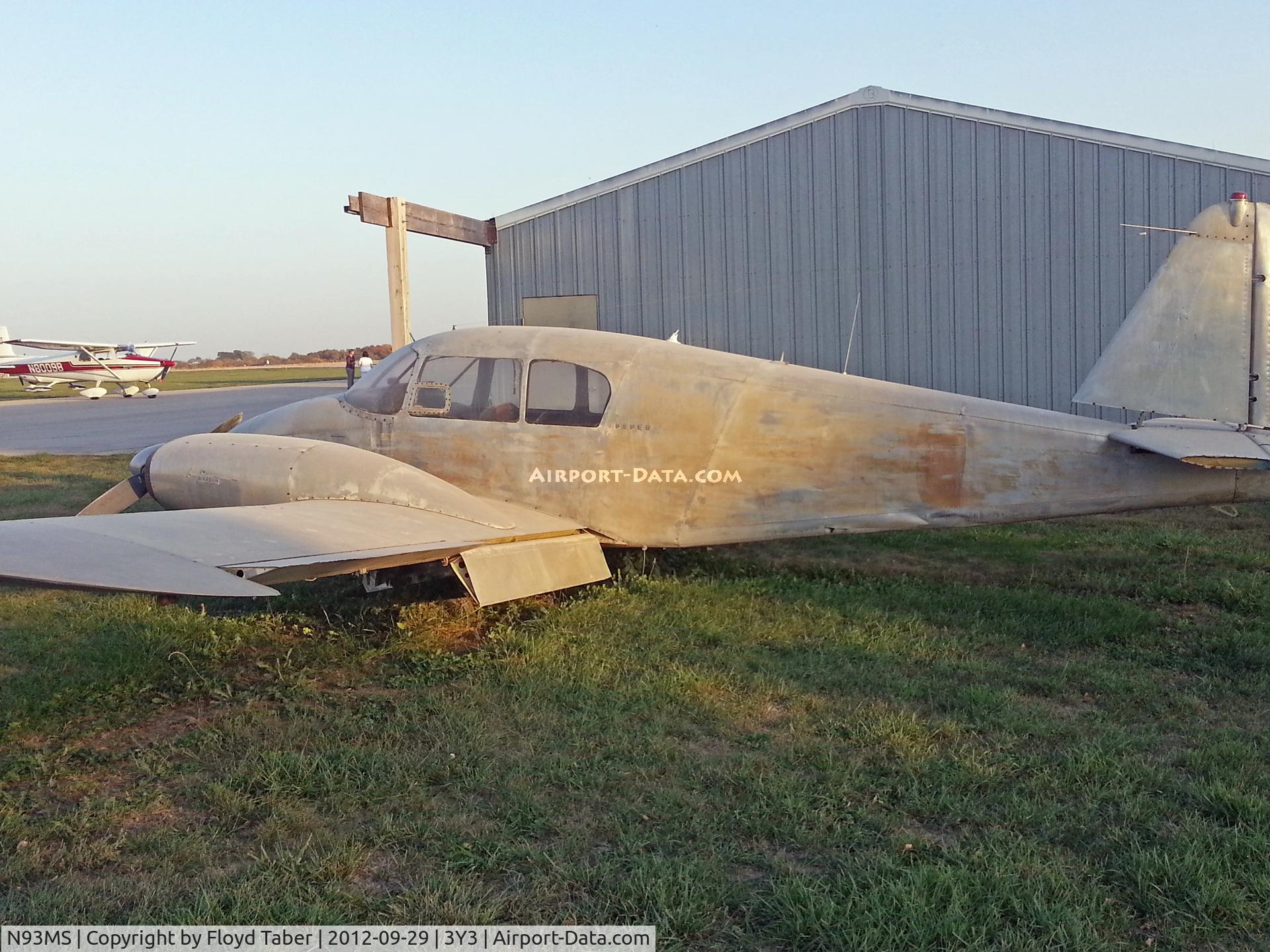 N93MS, 1956 Beech D50 Twin Bonanza C/N DH-37, Sitting forgotten
