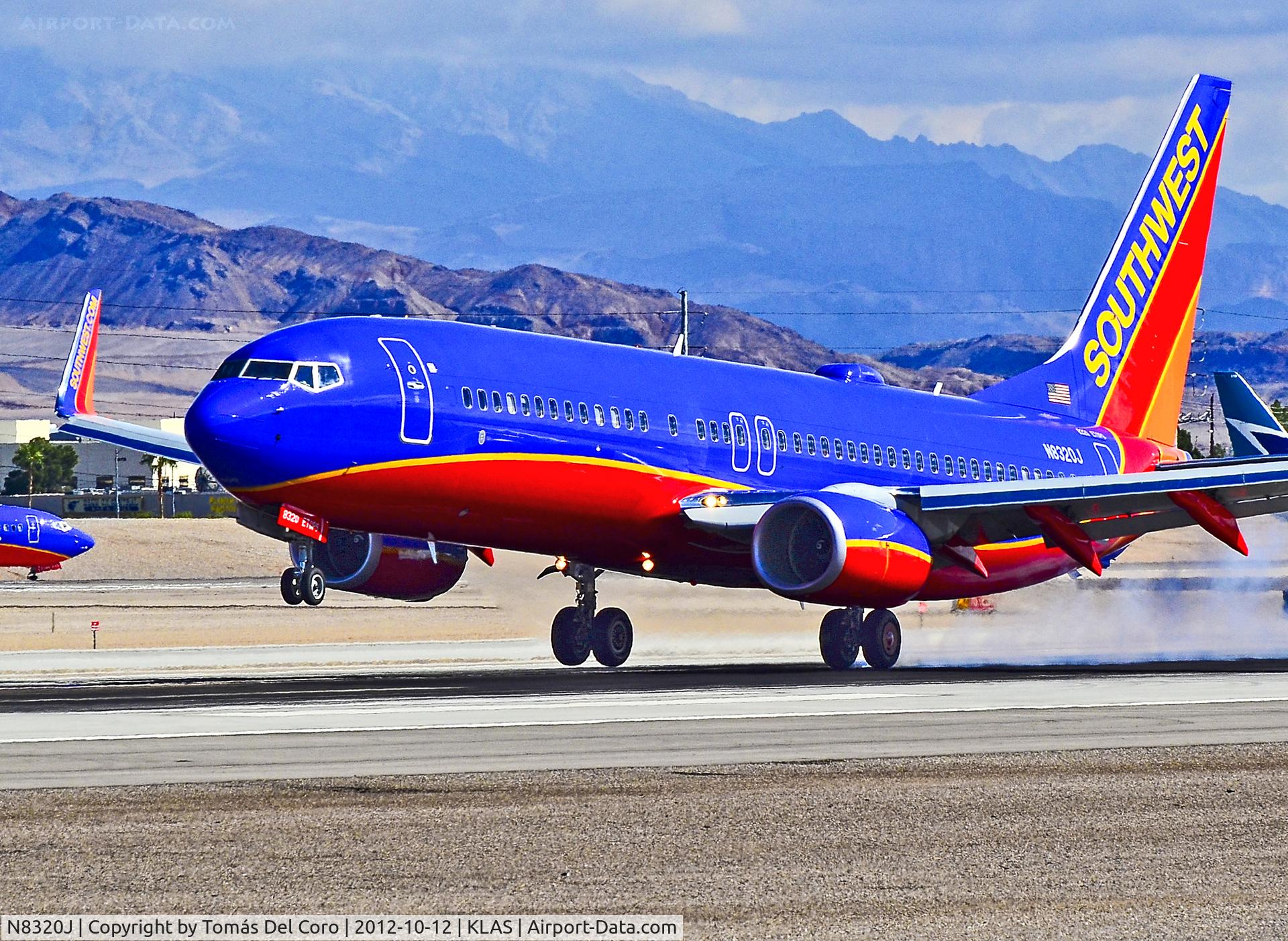 N8320J, 2012 Boeing 737-8H4 C/N 36686, N8320J Southwest Airlines Boeing 737-8H4 cn 36686/4163

- Las Vegas - McCarran International (LAS / KLAS)
USA - Nevada, October 12, 2012
Photo: Tomás Del Coro