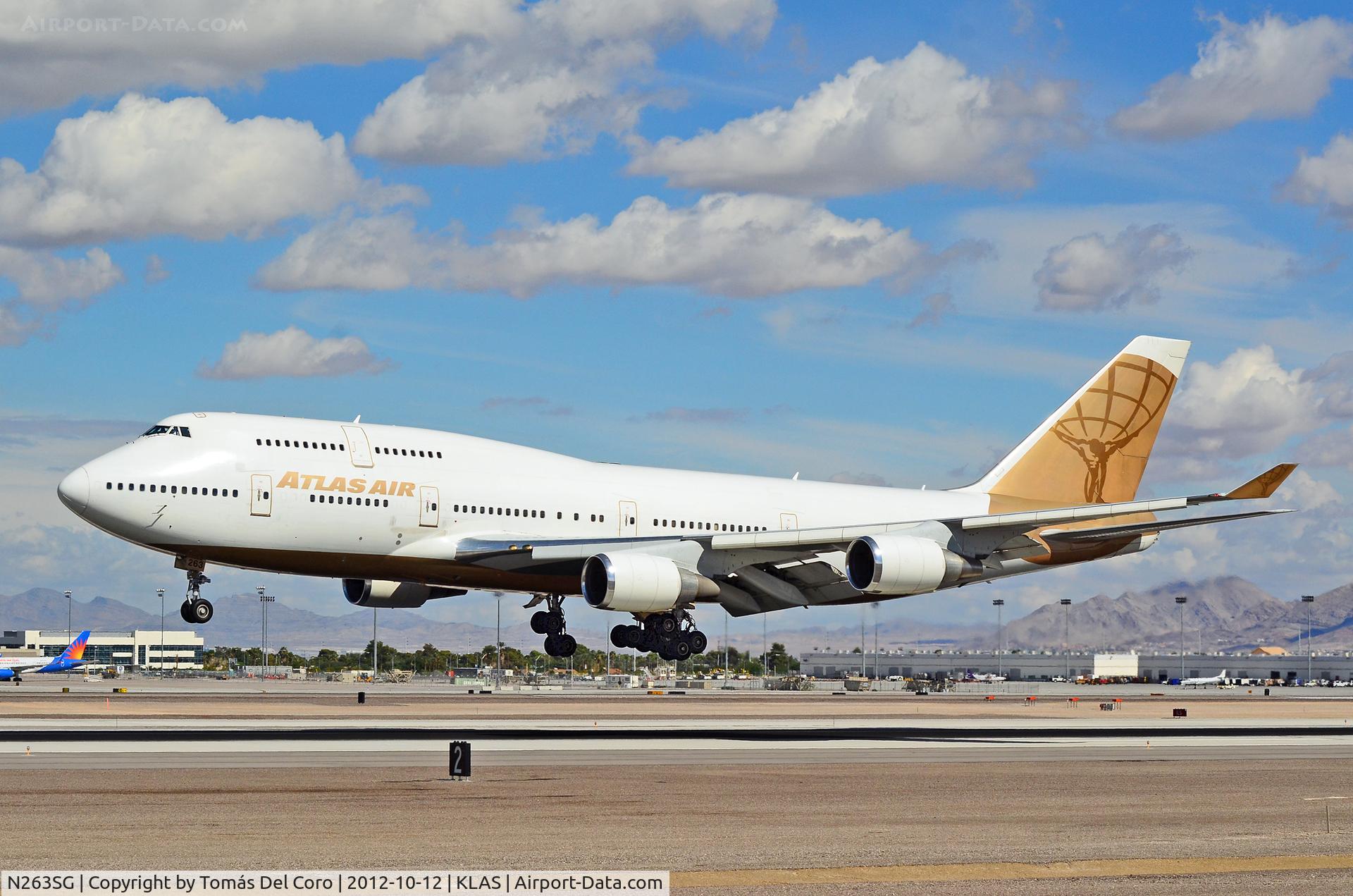 N263SG, 1999 Boeing 747-481 C/N 29263, N263SG Atlas Air (SonAir) Boeing 747-481 (cn 29263/1204)

- Las Vegas - McCarran International (LAS / KLAS)
USA - Nevada, October 12, 2012
Photo: Tomás Del Coro