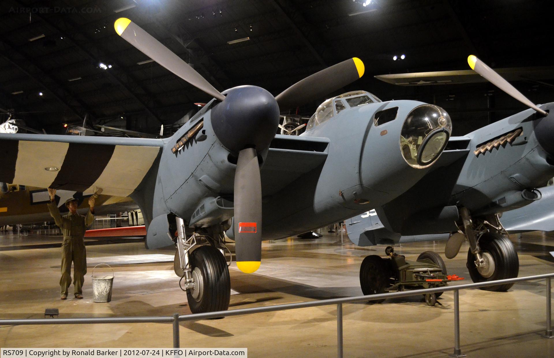 RS709, 1946 De Havilland DH-98 Mosquito B Mk.35 C/N Not found, DH 98  NS 519