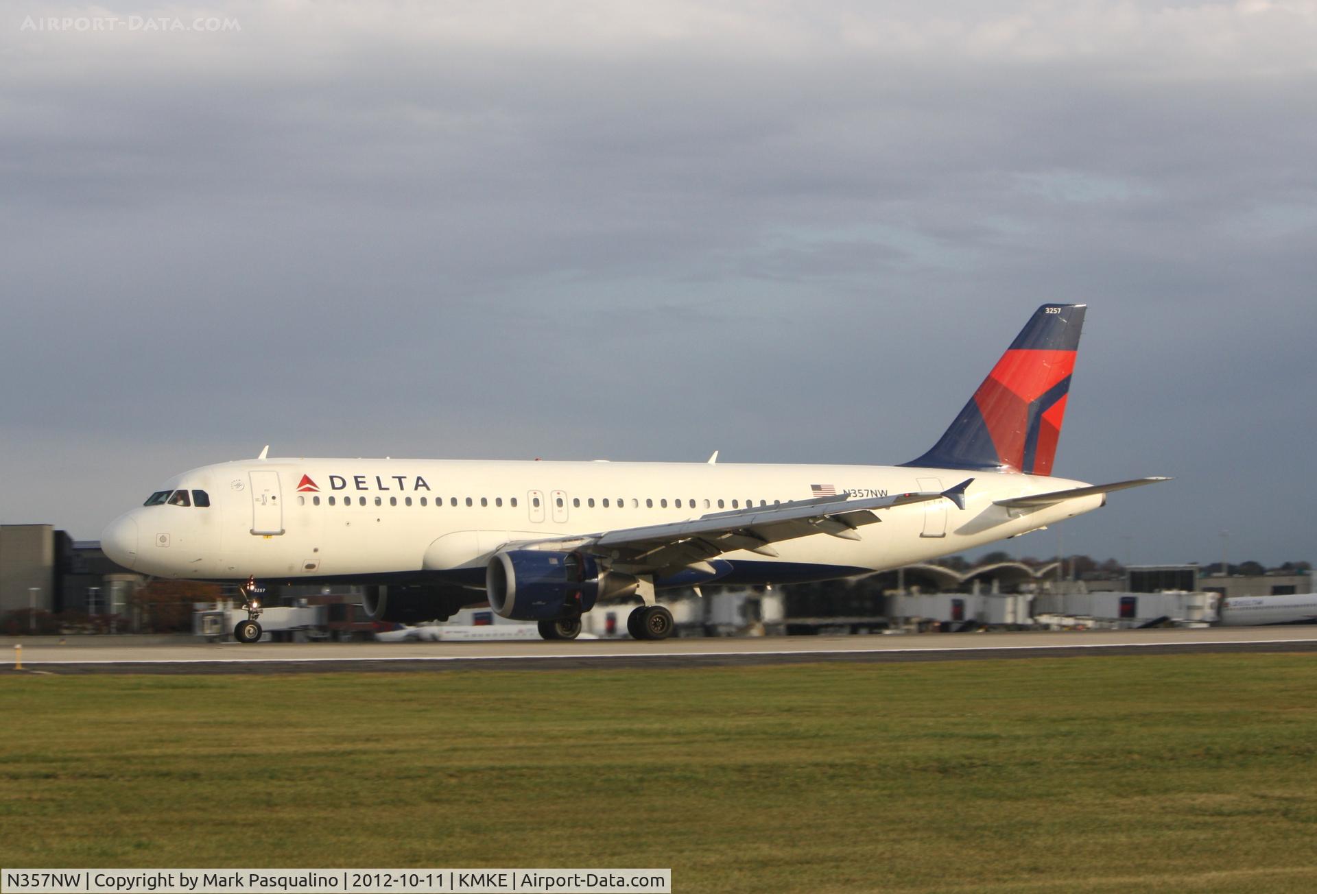 N357NW, 1998 Airbus A320-212 C/N 830, Airbus A320