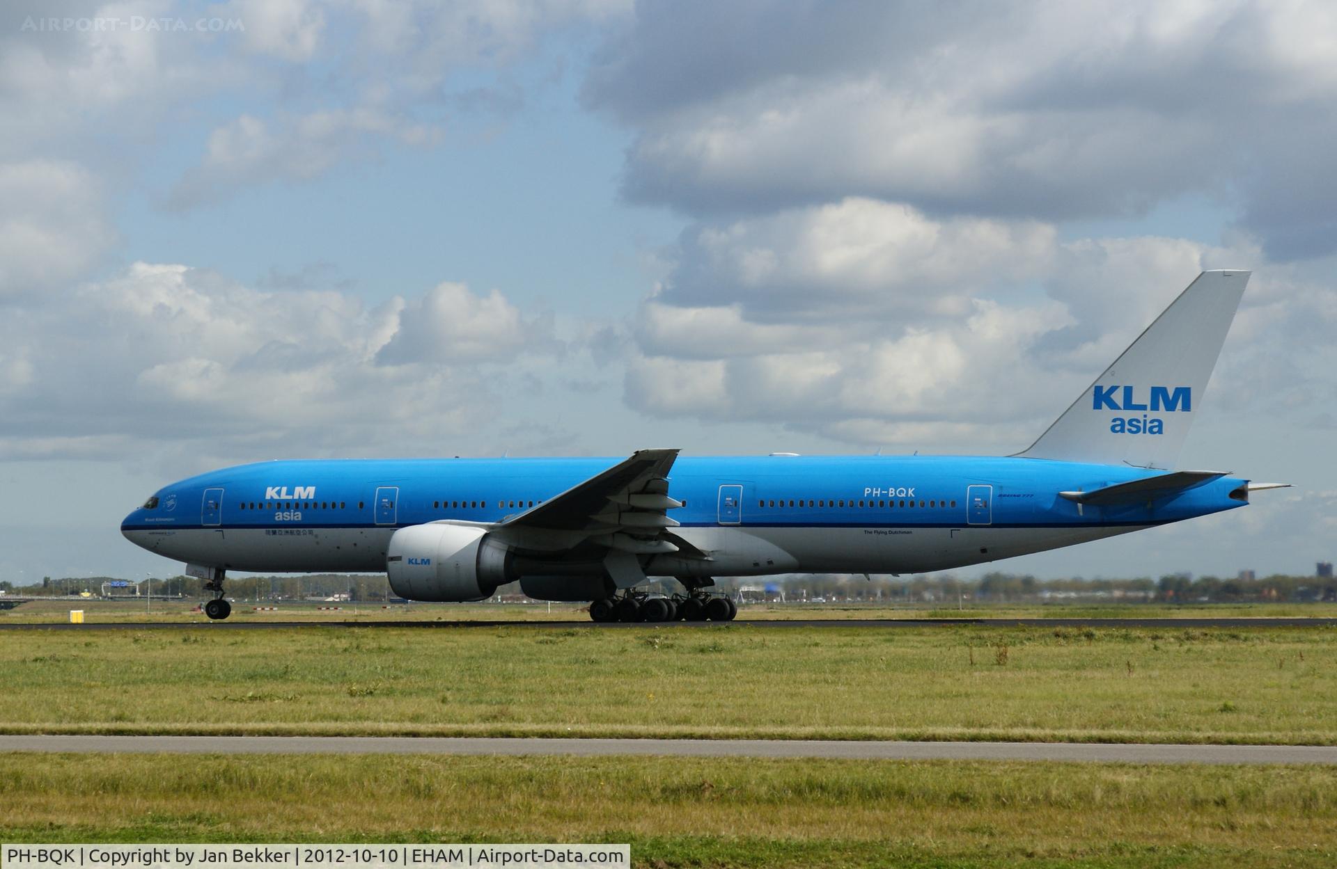 PH-BQK, 2005 Boeing 777-206/ER C/N 29399, Taking off from the 'Polderbaan