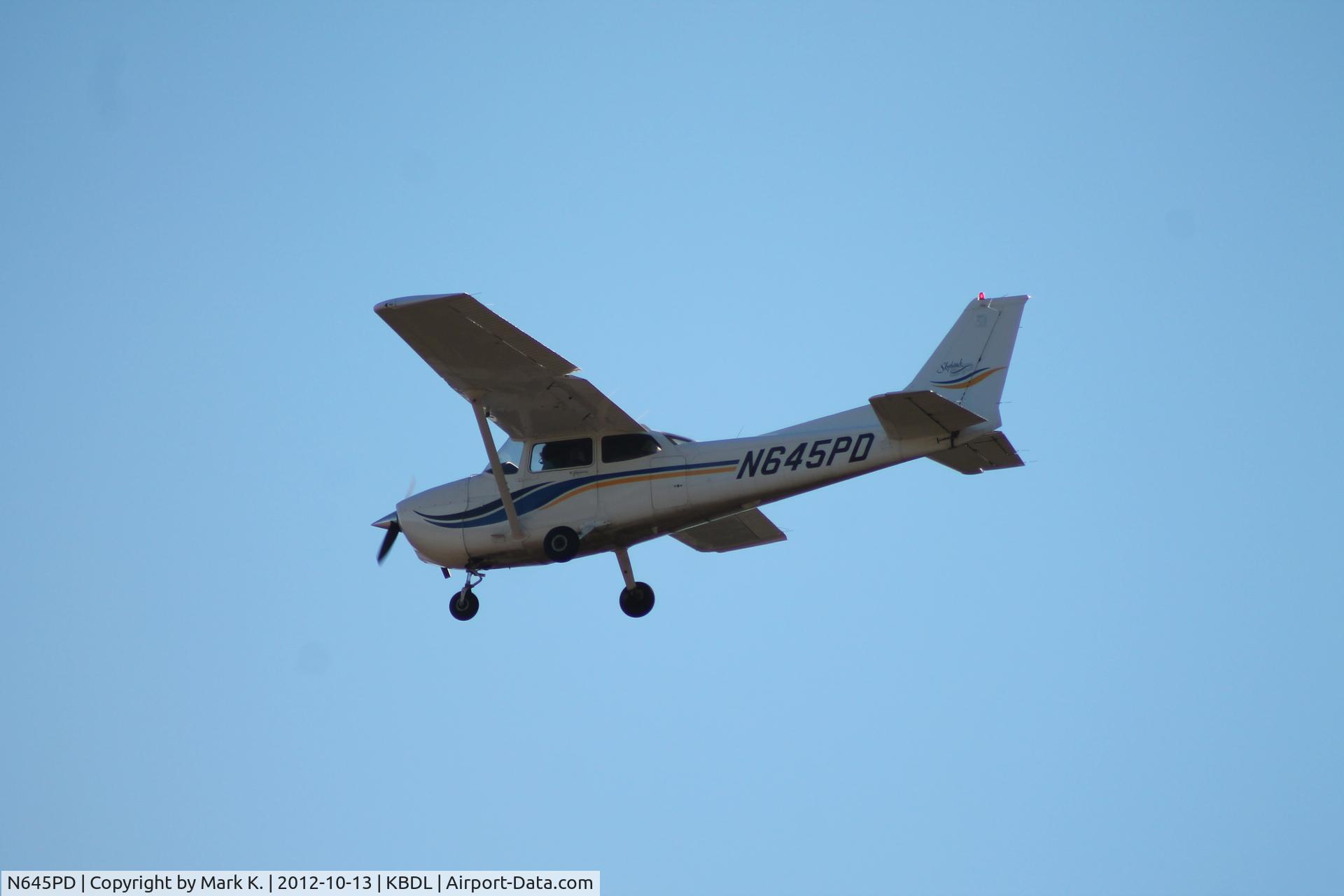 N645PD, 2000 Cessna 172S C/N 172S8644, Cessna N645PD on final for runway 6.