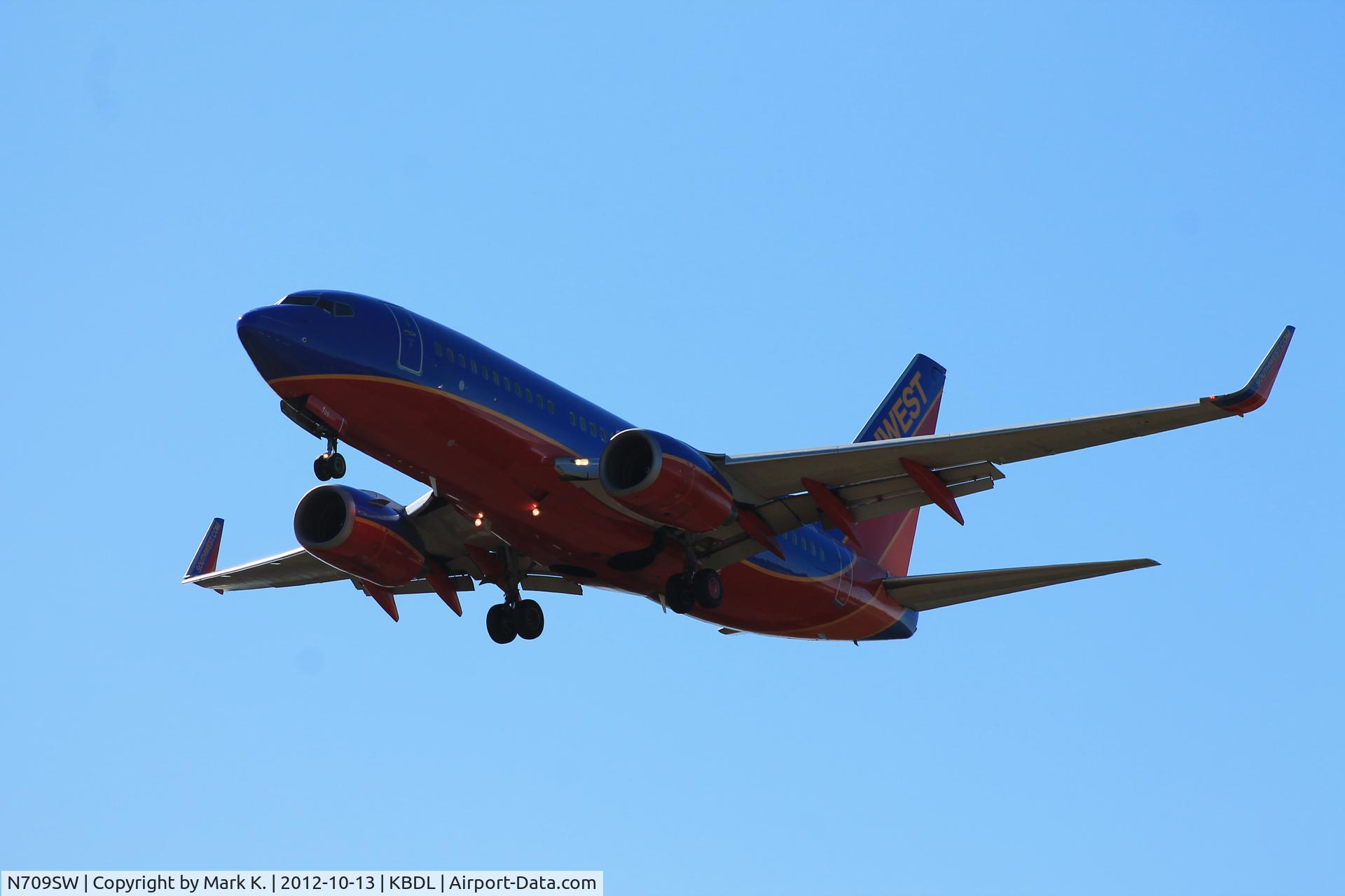 N709SW, 1998 Boeing 737-7H4 C/N 27843, Southwest flight 2467 from Baltimore/Washington Int'l on final for runway 6.
