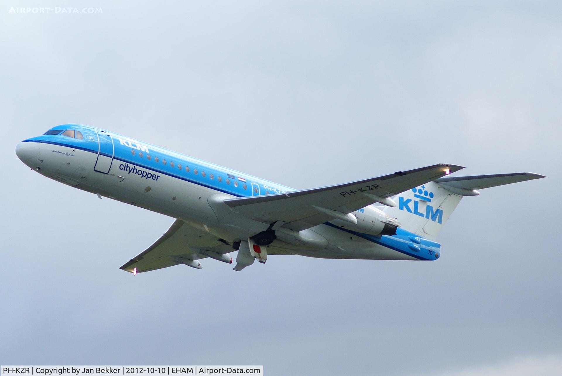 PH-KZR, 1995 Fokker 70 (F-28-0070) C/N 11551, Just after take off from the 