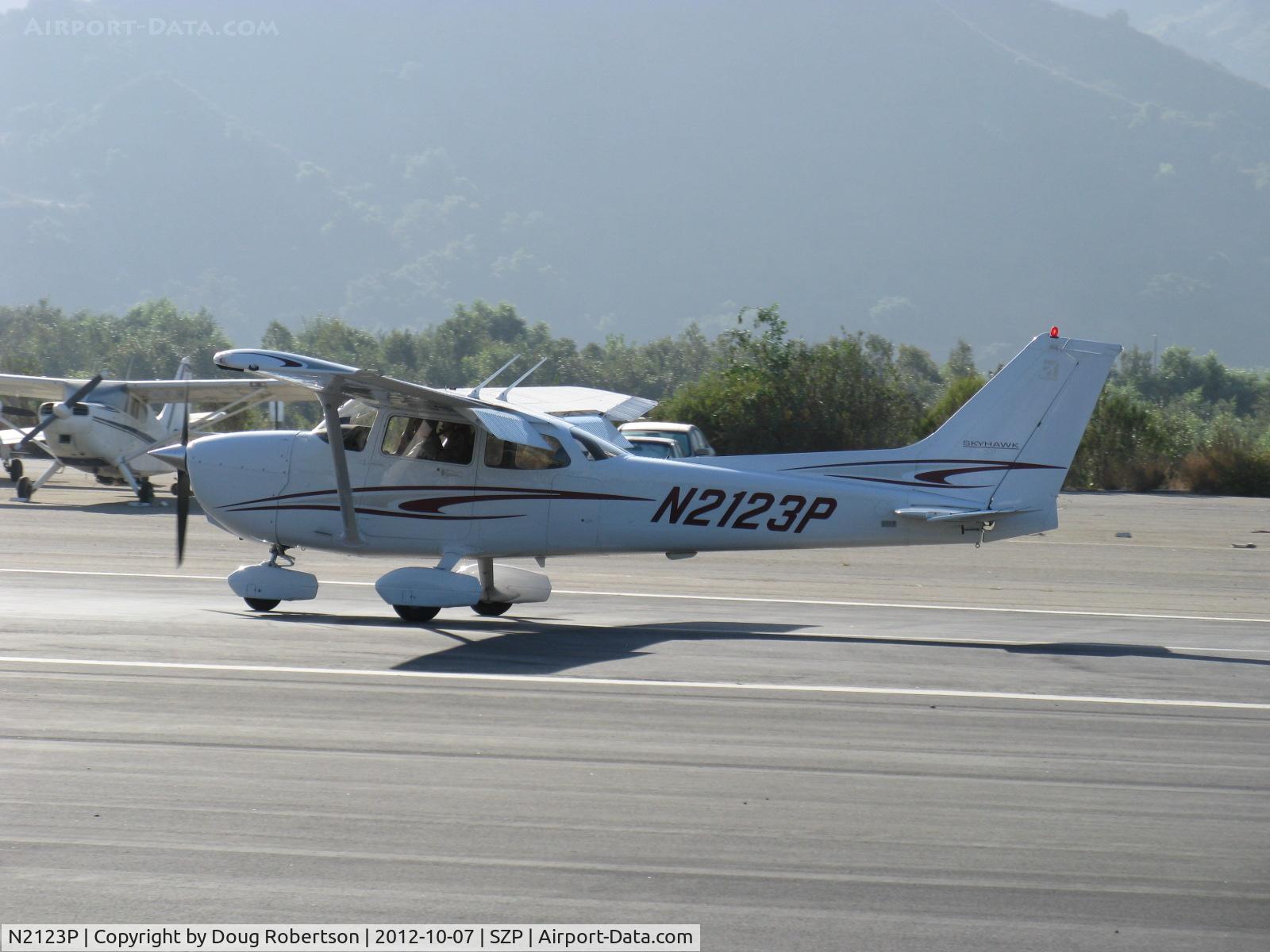 N2123P, 2005 Cessna 172S C/N 172S10000, 2005 Cessna 172S SKYHAWK SP, Lycoming IO-360-L2A 180 Hp, CS prop, landing roll Rwy 04