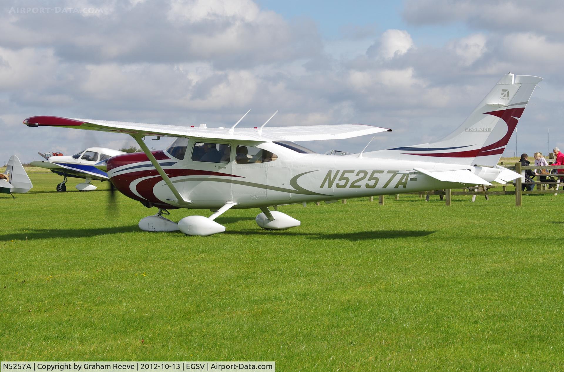 N5257A, Cessna 182T Skylane C/N 18282181, About to depart.