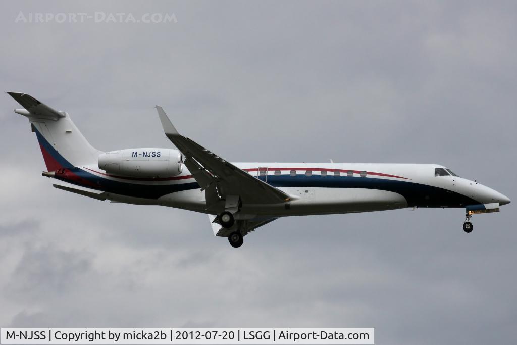 M-NJSS, 2003 Embraer EMB-135BJ Legacy C/N 14500686, Landing