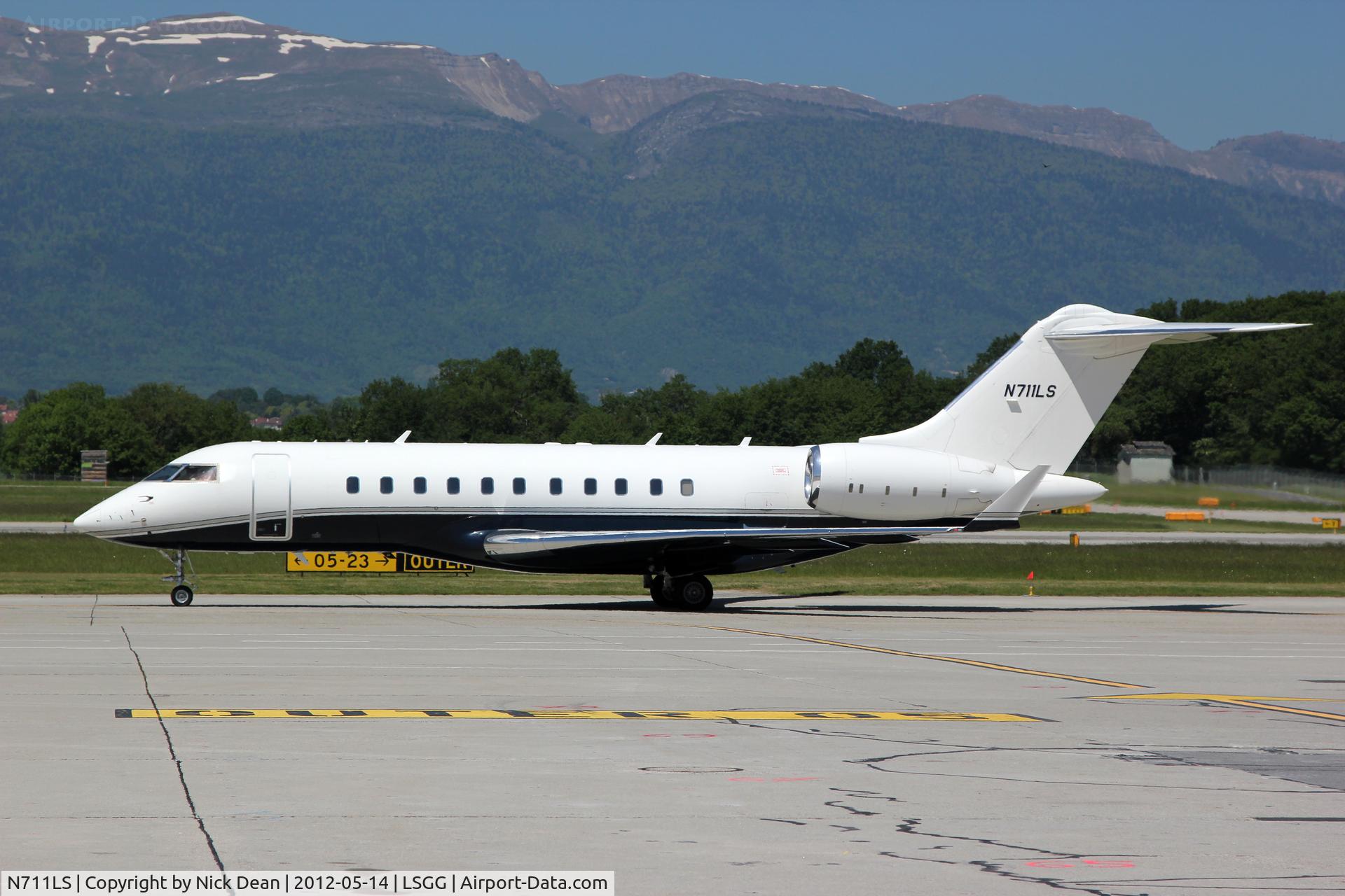 N711LS, 2012 Bombardier BD-700-1A10 Global 6000 C/N 9476, LSGG/GVA EBACE 2012