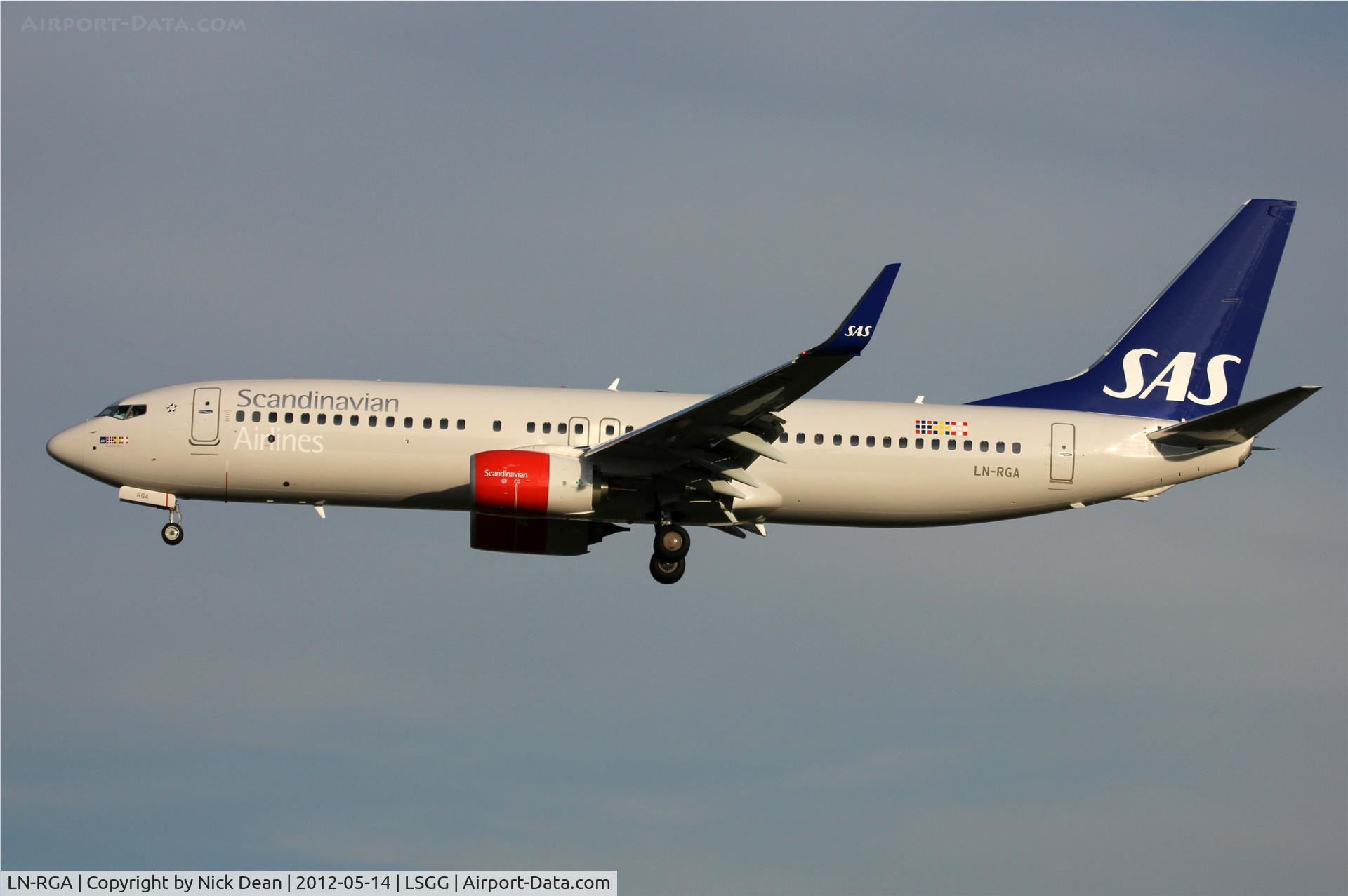 LN-RGA, 2012 Boeing 737-86N C/N 39397, LSGG/GVA EBACE 2012
