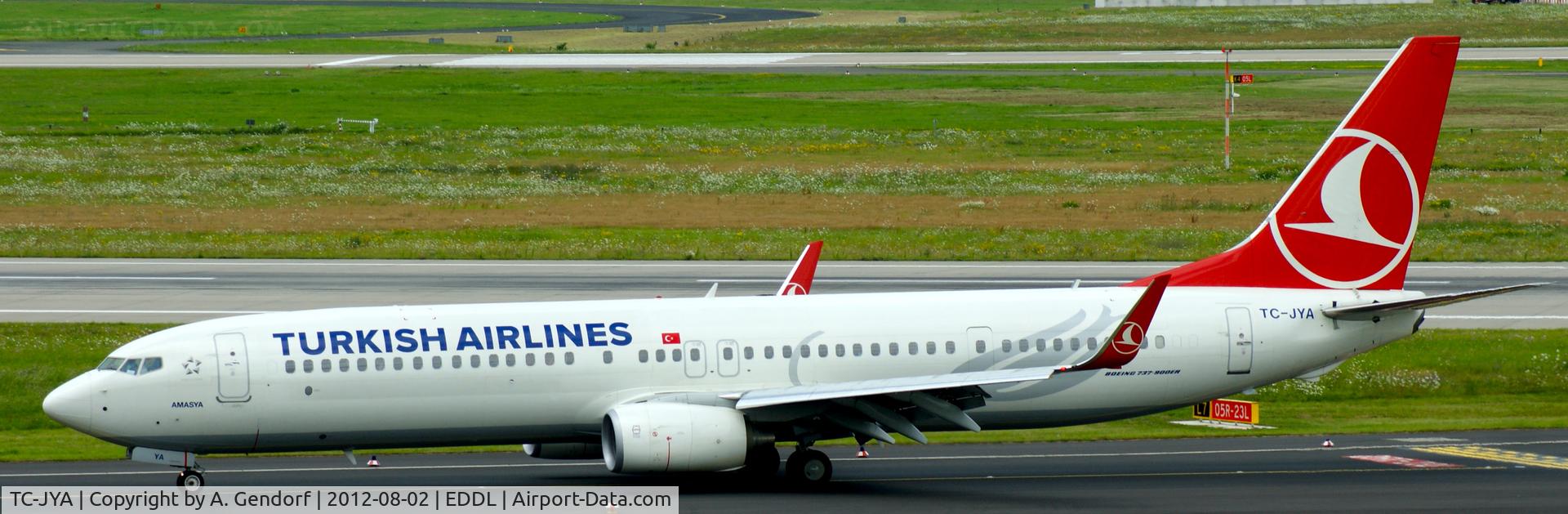 TC-JYA, 2011 Boeing 737-9F2/ER C/N 40973, Turkish Airlines, is rolling to the gate after landing at Düsseldorf Int´l (EDDL)