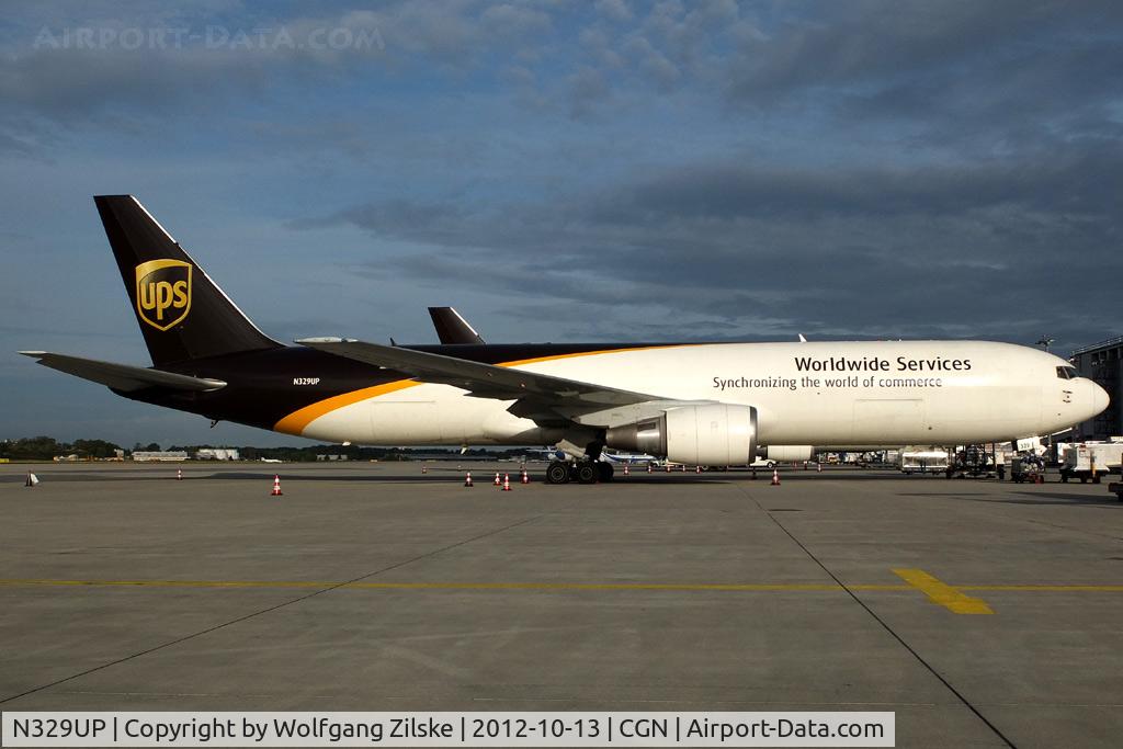N329UP, 1999 Boeing 767-34AF C/N 27755, Visitor