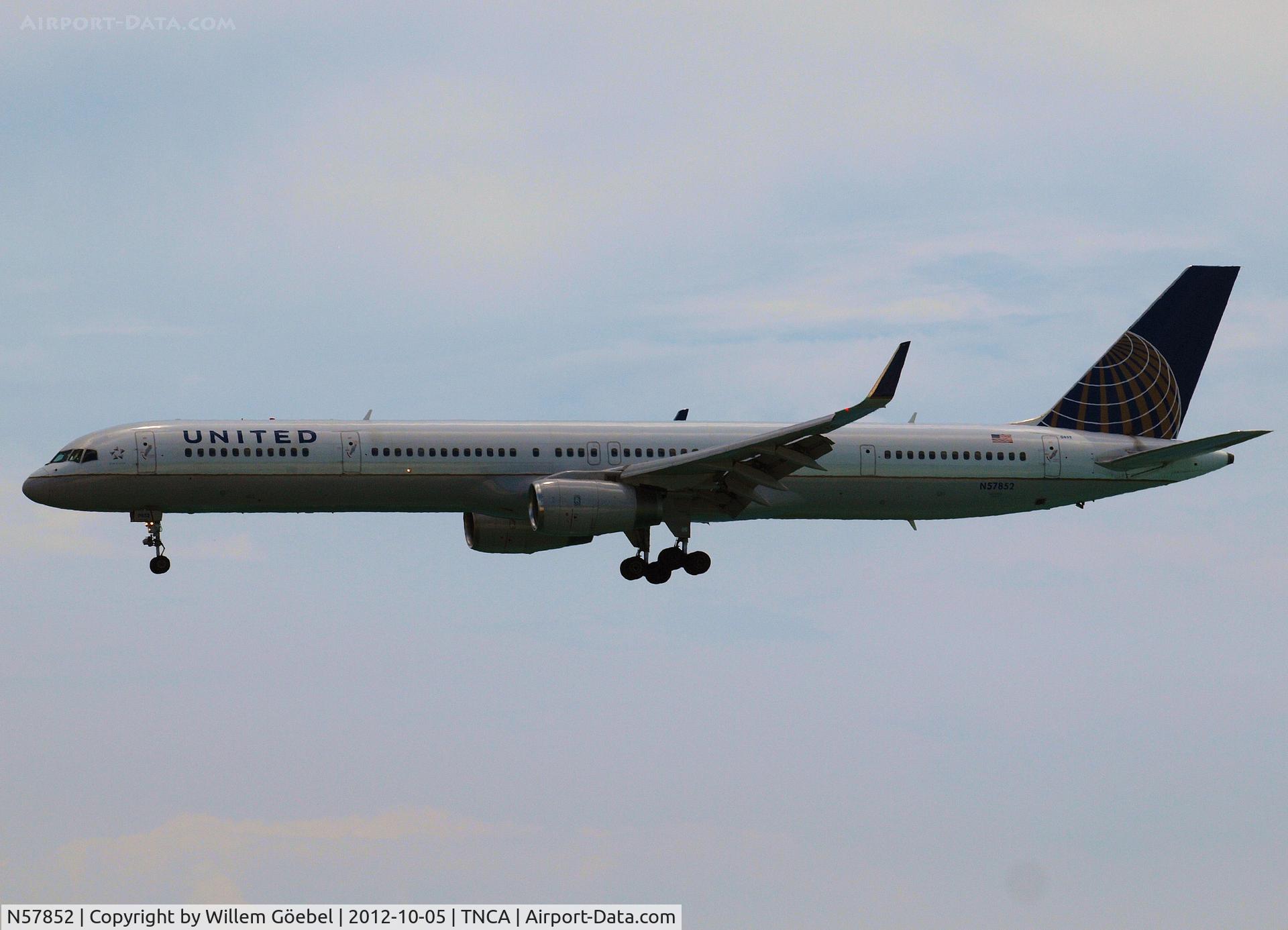 N57852, 2001 Boeing 757-324 C/N 32811, Landing on Aruba Airport Reina Beatrix