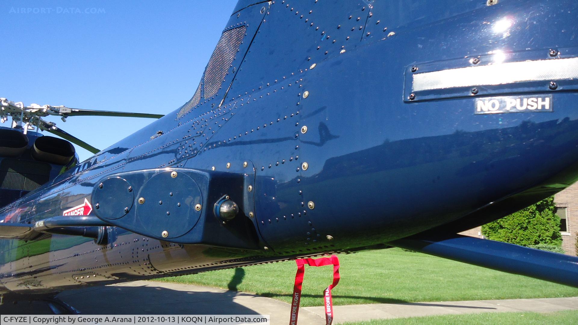 C-FYZE, 1996 Bell 412CF (CH-146) C/N 46402, Port tail LED navlight