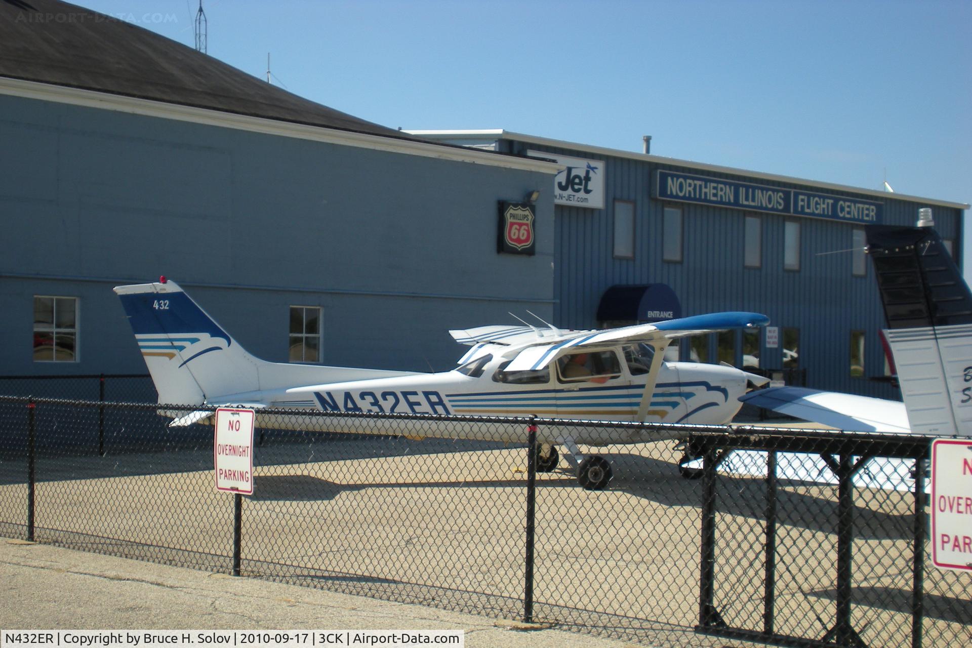 N432ER, 1998 Cessna 172R C/N 17280652, Parked at 3CK