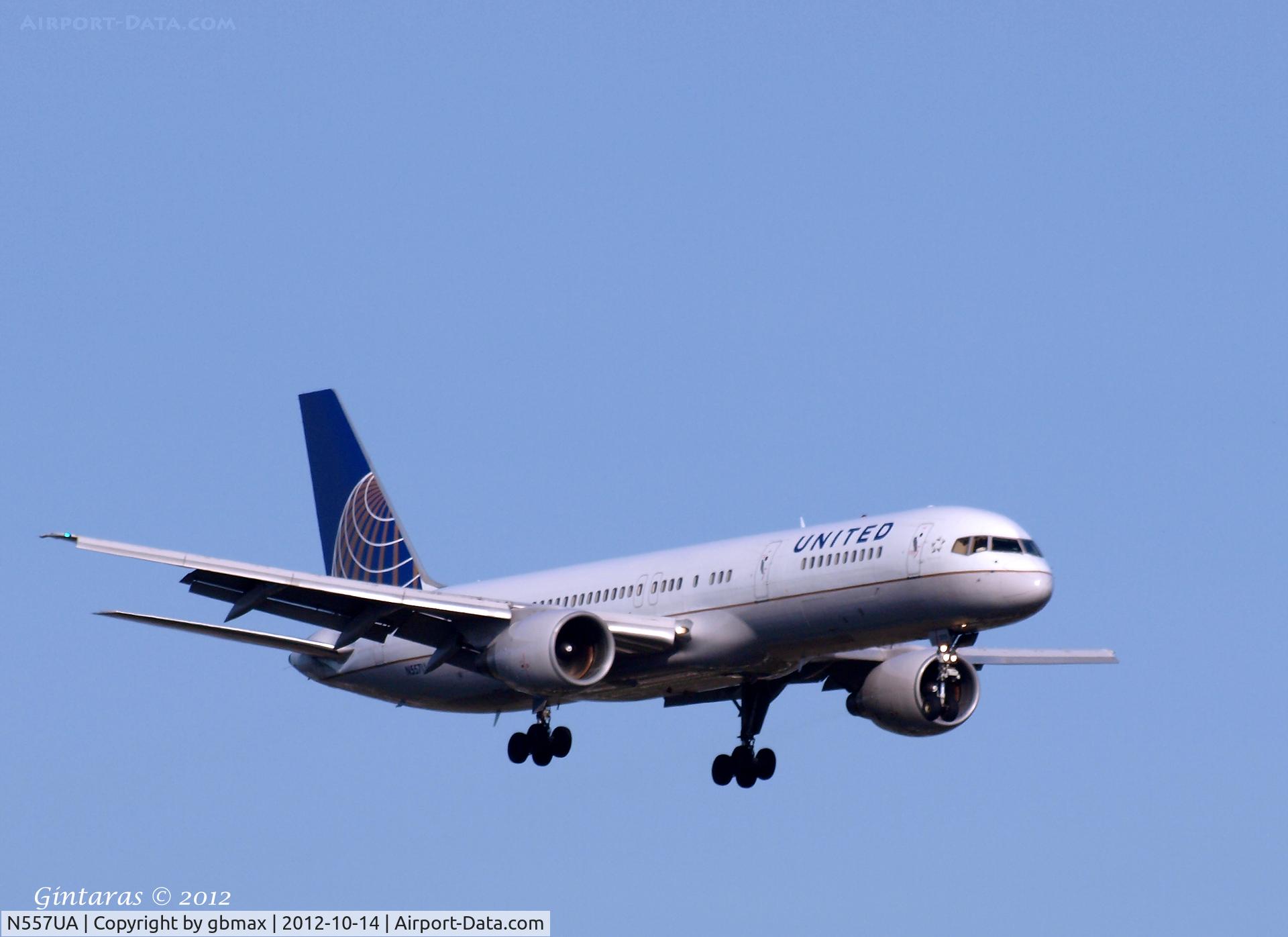 N557UA, 1992 Boeing 757-222 C/N 26653, Landing @ JFK