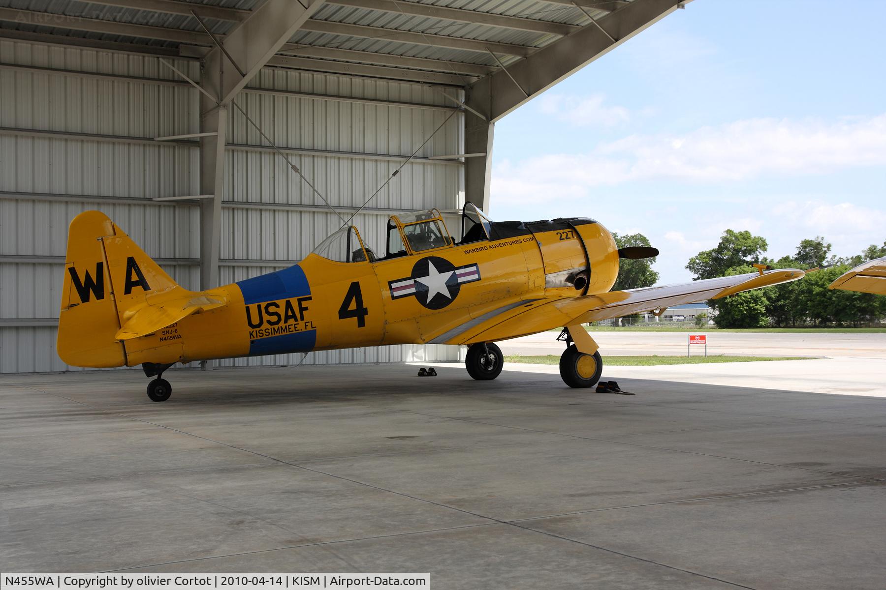 N455WA, 1945 North American SNJ-6 Texan C/N 121-43190, waiting for a new passenger...