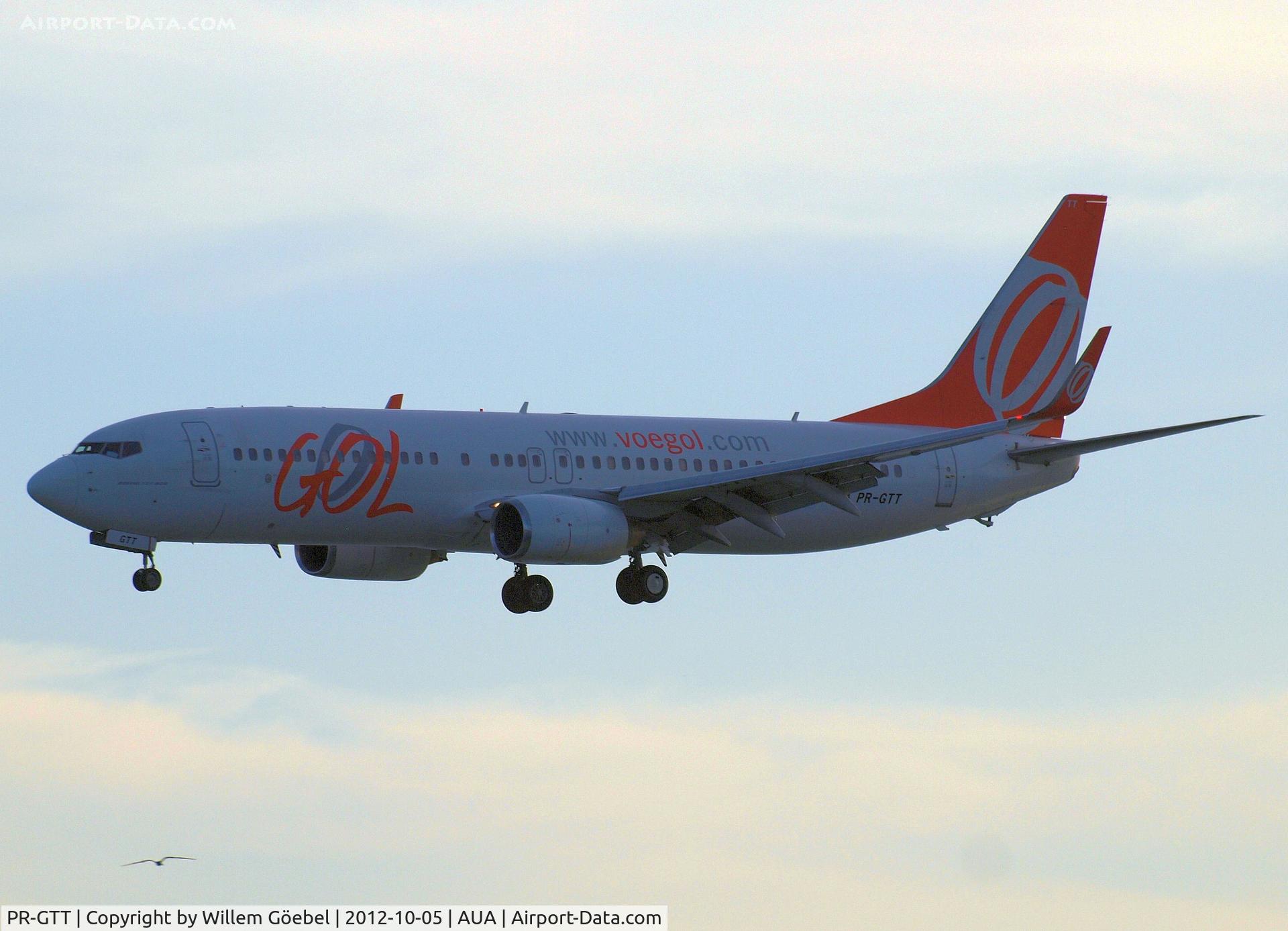 PR-GTT, 2007 Boeing 737-8EH C/N 34268, Landing on Reina Beatrix Airport Aruba