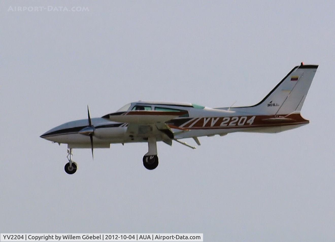 YV2204, Cessna 310 C/N Not found YV2204, Landing on Reina Beatrix Airport Aruba
