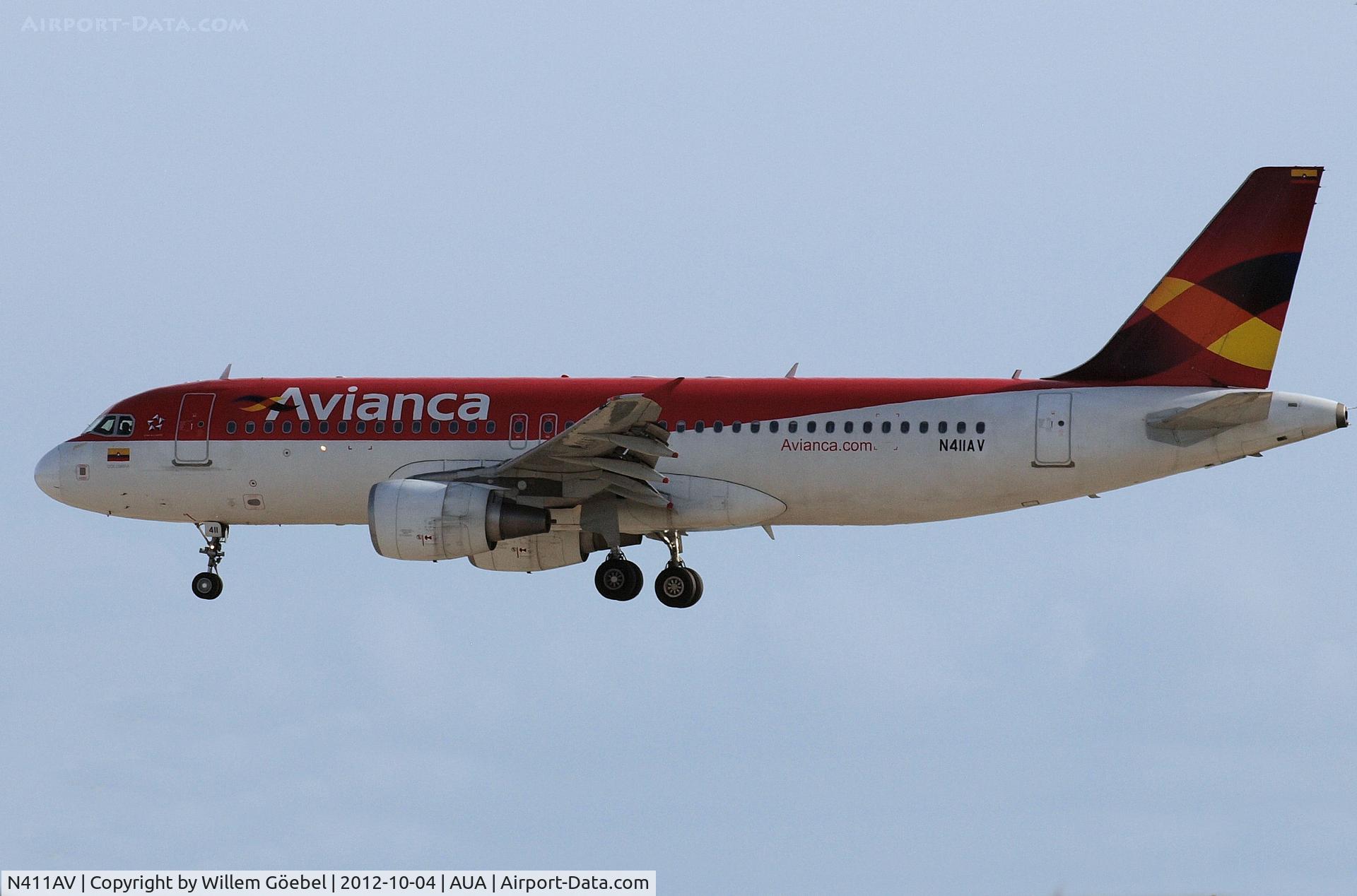 N411AV, Airbus A320-214 C/N 4011, Landing on Reina Beatrix Airport Aruba